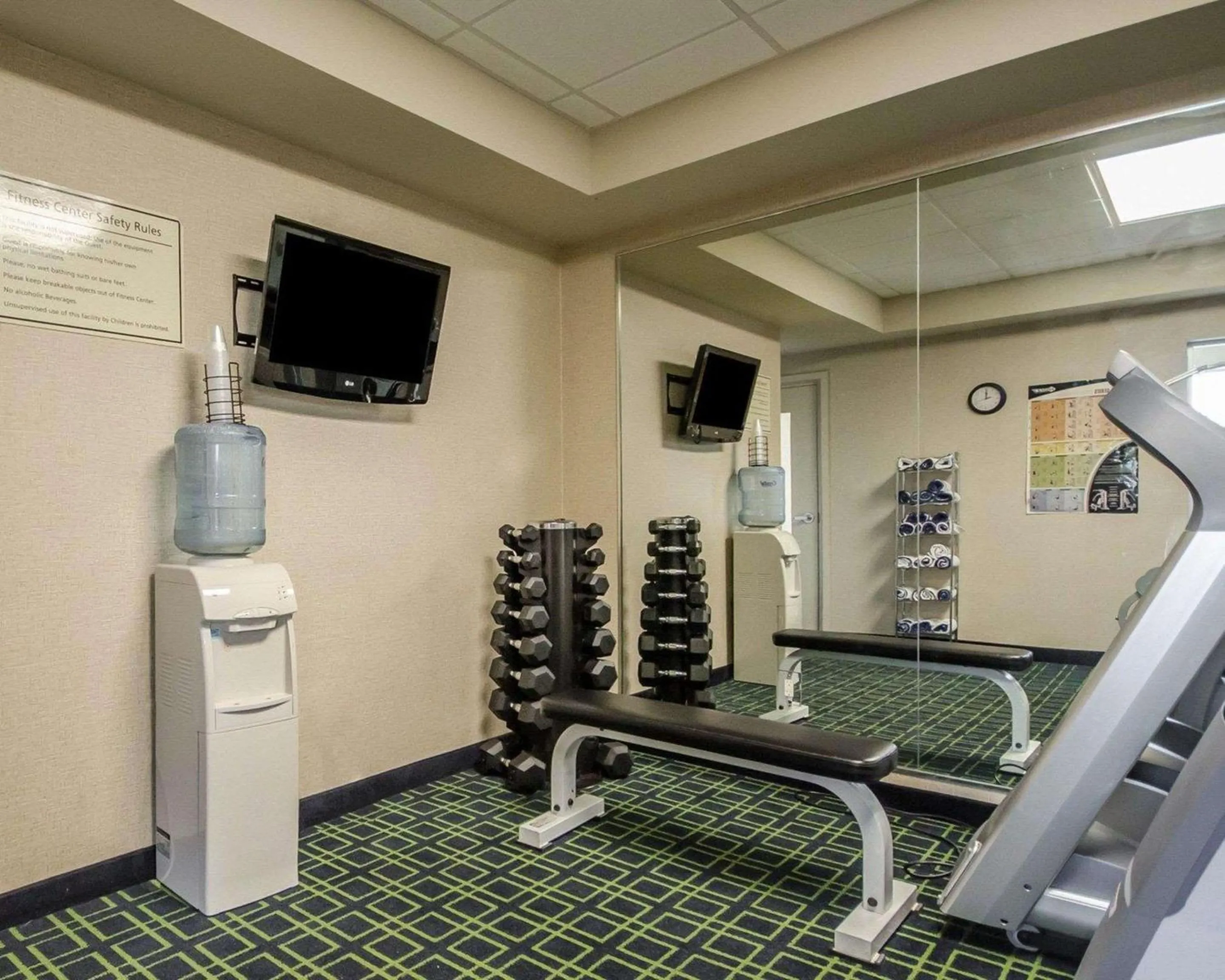 Fitness centre/facilities in SureStay Plus by Best Western Corydon