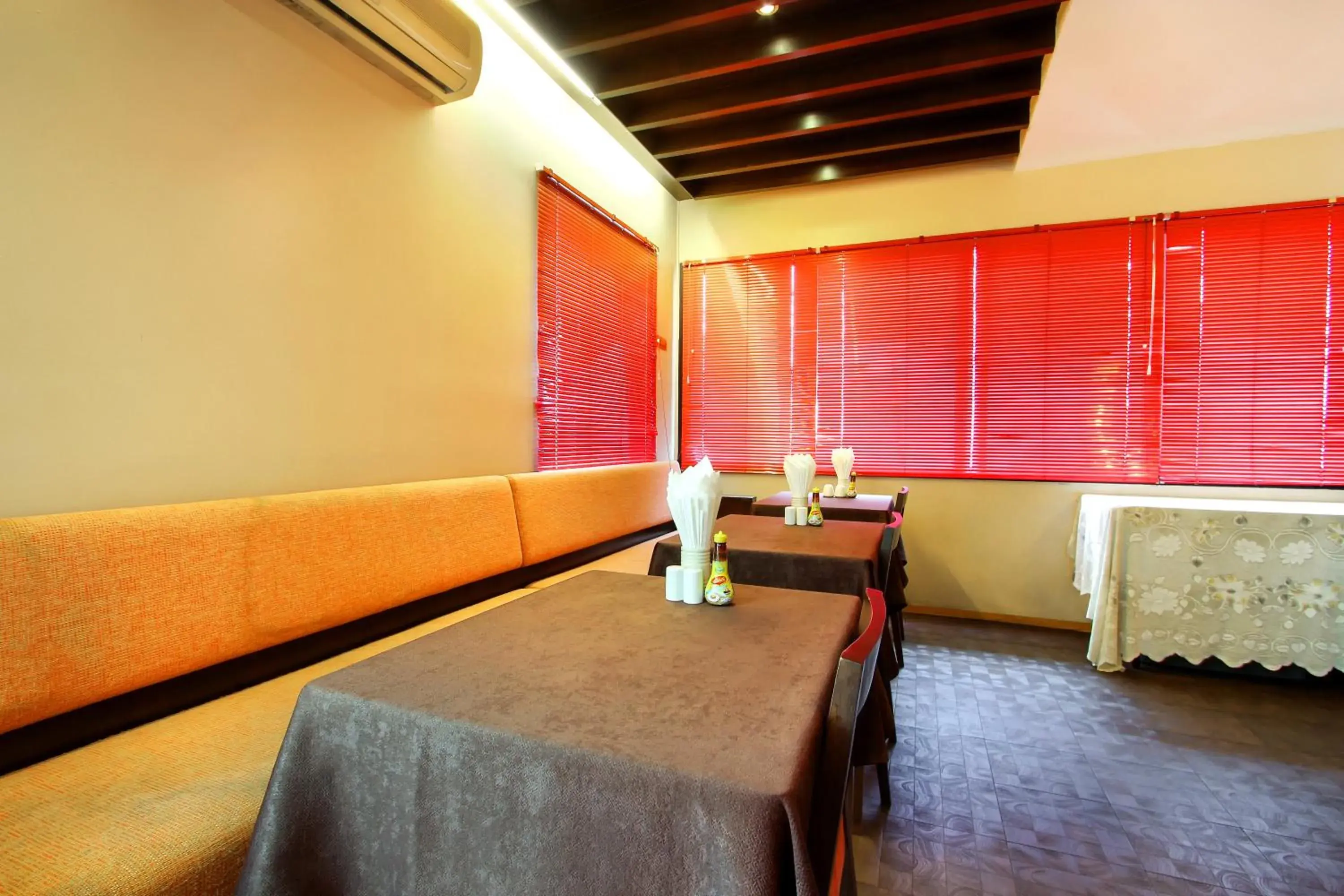 Restaurant/places to eat in Bally Suite Silom Restaurant/places to eat in Bally Suite Silom