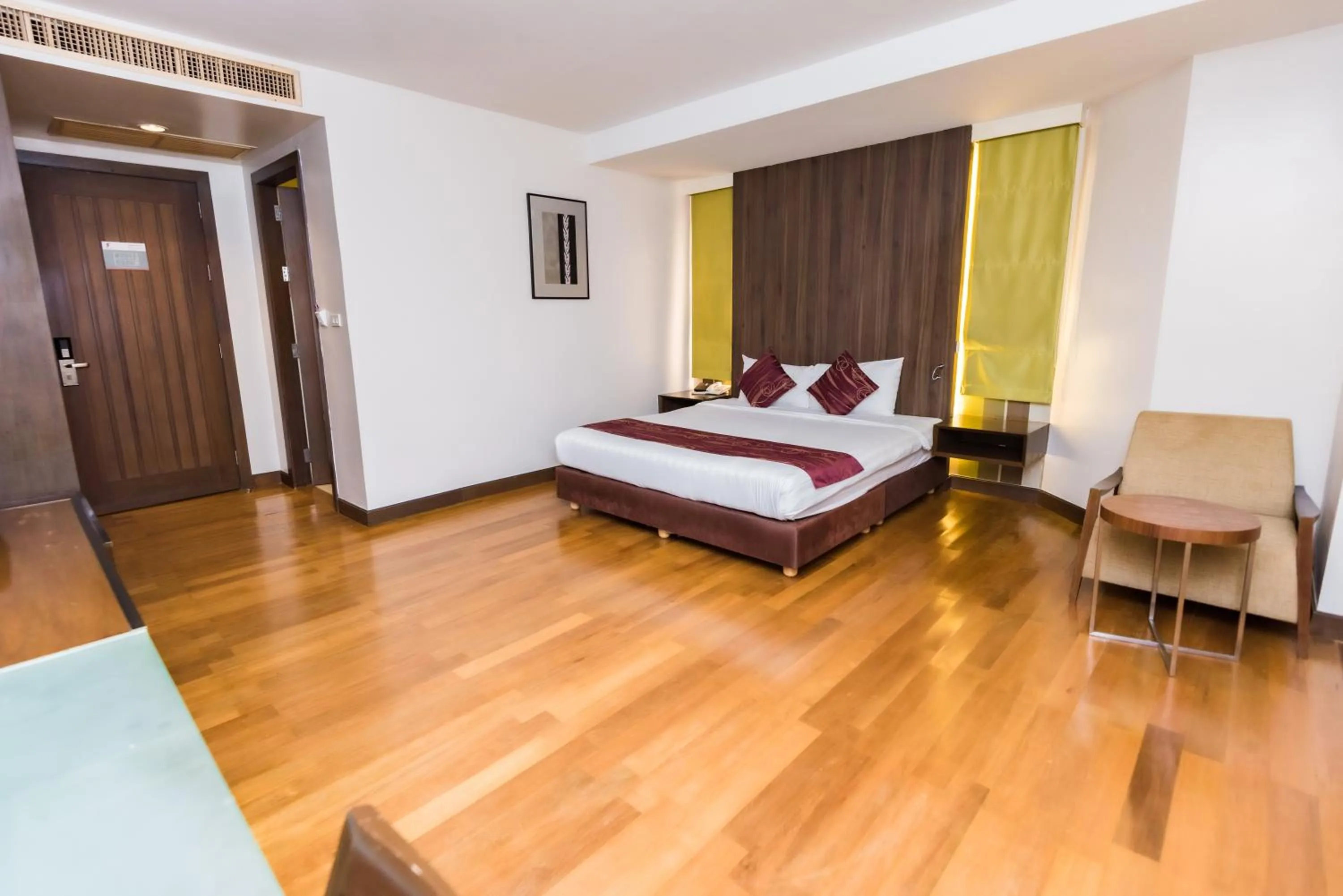 Photo of the whole room in Bally Suite Silom