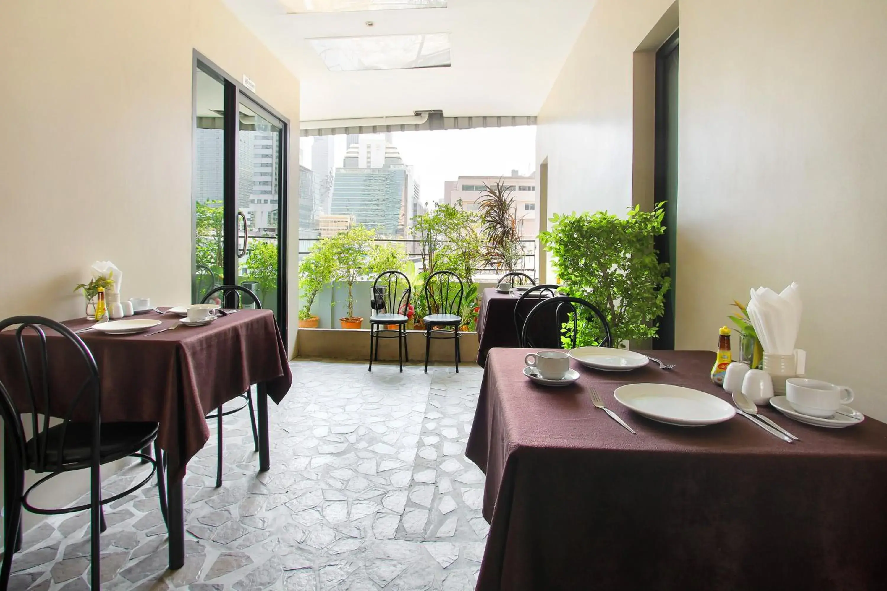Restaurant/places to eat in Bally Suite Silom Restaurant/places to eat in Bally Suite Silom