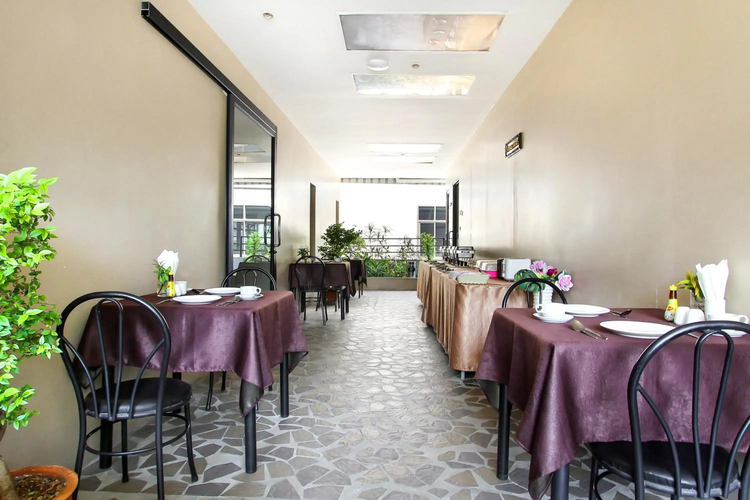 Restaurant/places to eat in Bally Suite Silom Restaurant/places to eat in Bally Suite Silom