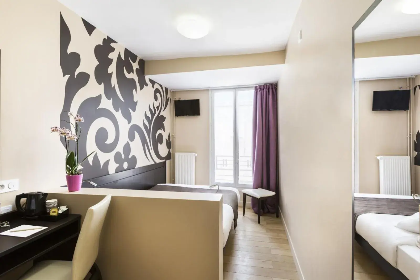 Bedroom, Bed in Hotel Bastille Secret Bedroom, Bed in Hotel Bastille Secret