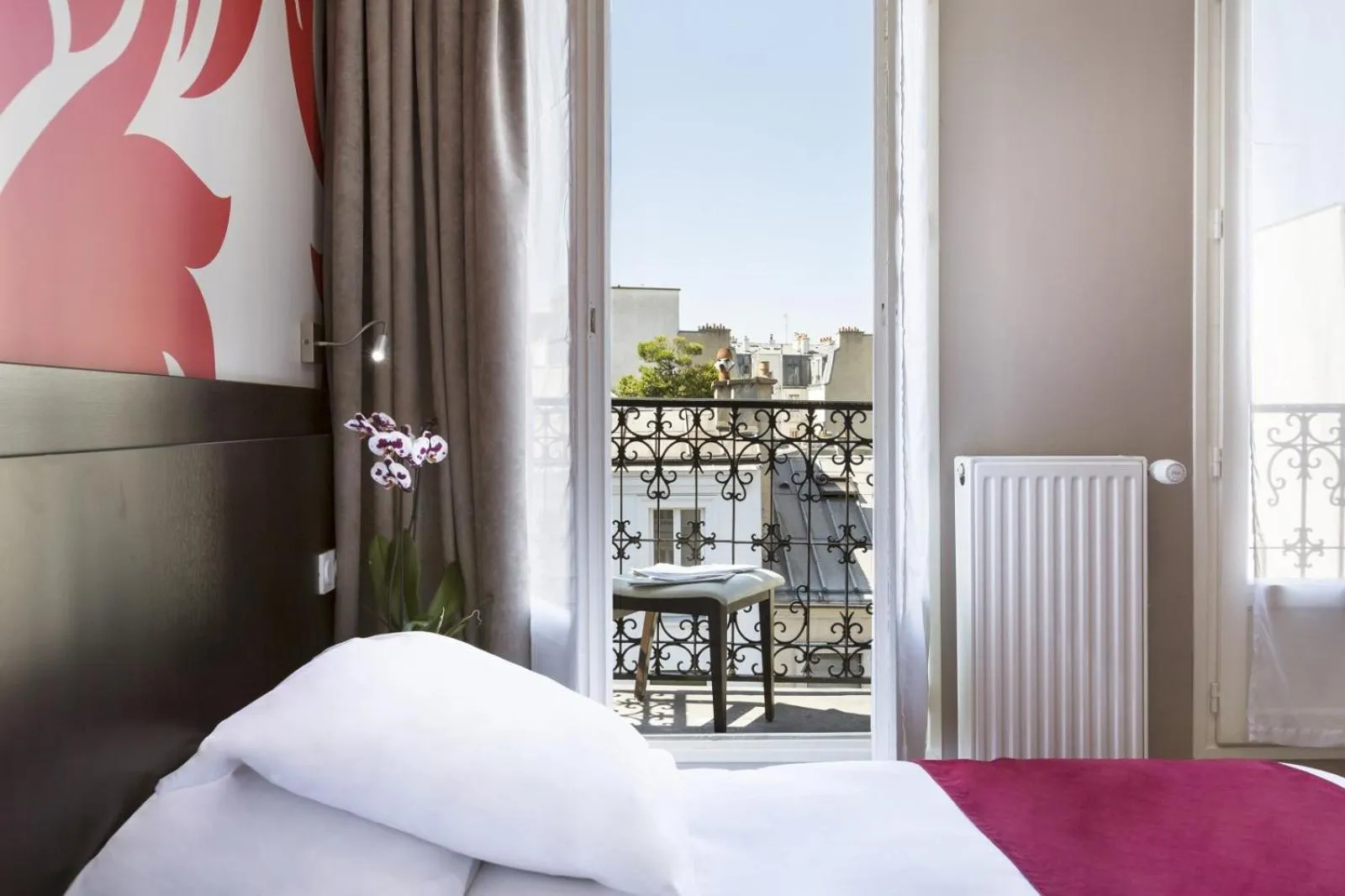 Balcony/Terrace, Bed in Hotel Bastille Secret