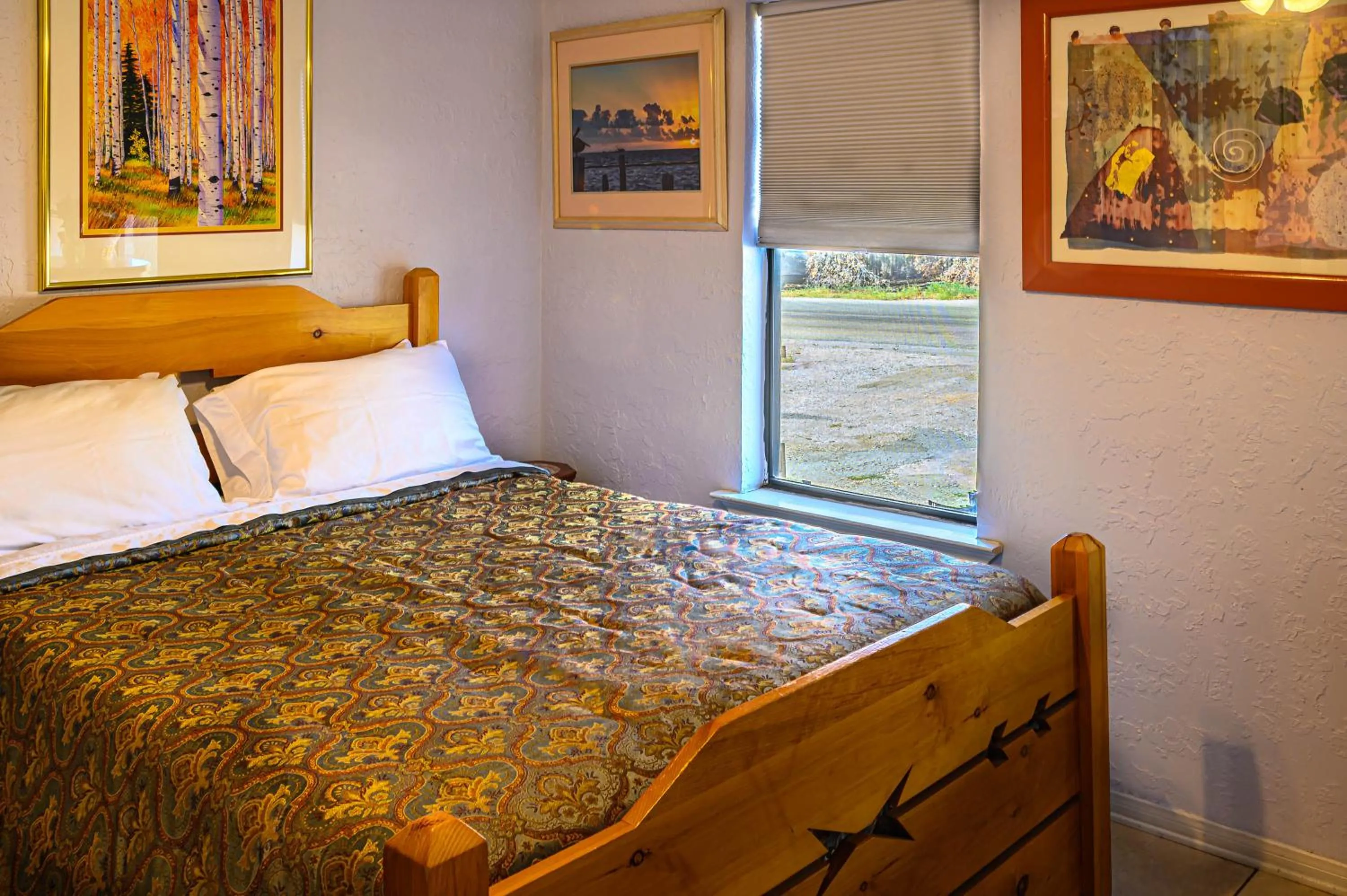 Bed in Cypress Fairway Village