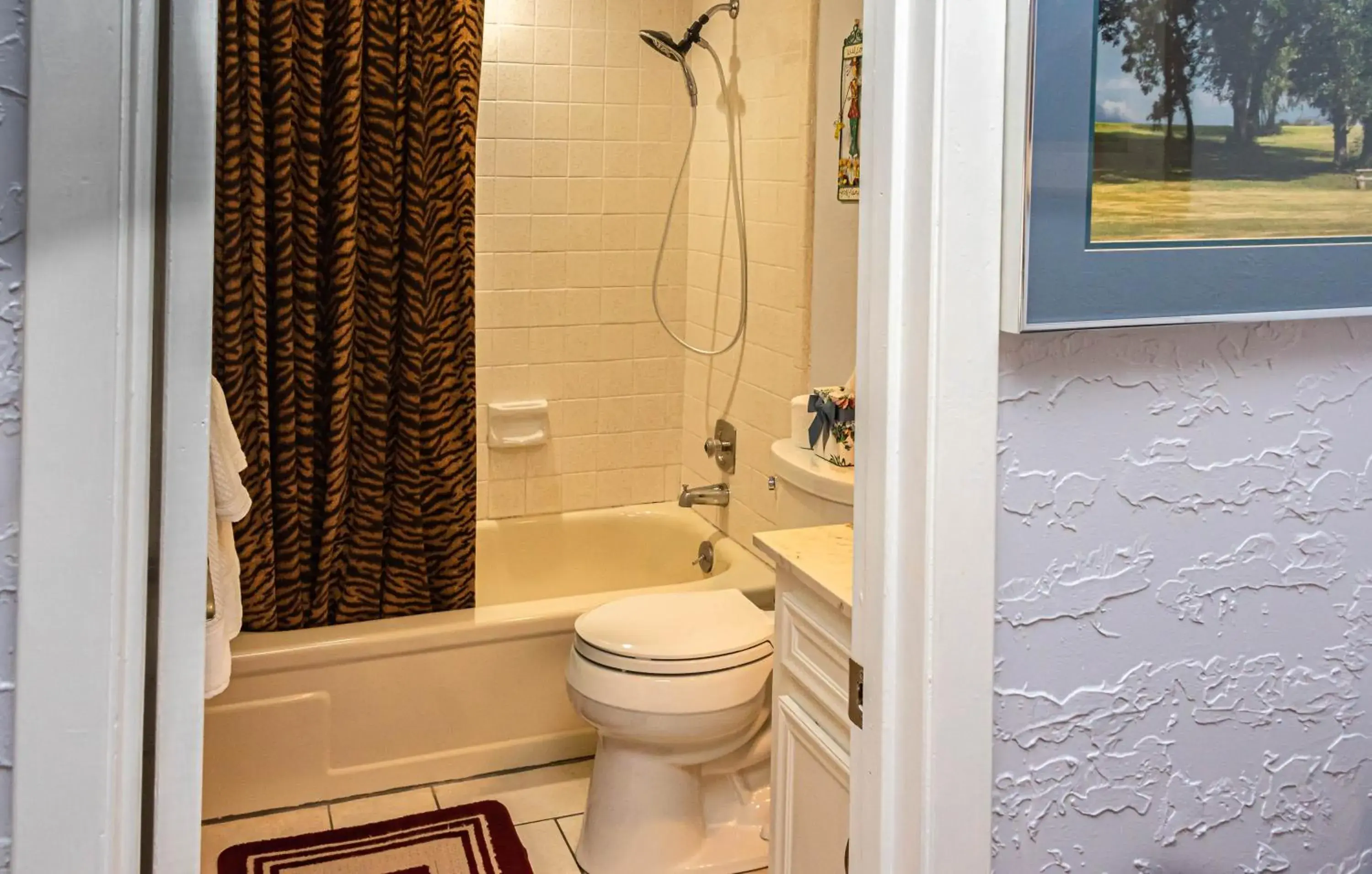 Queen Room in Cypress Fairway Village Queen Room in Cypress Fairway Village