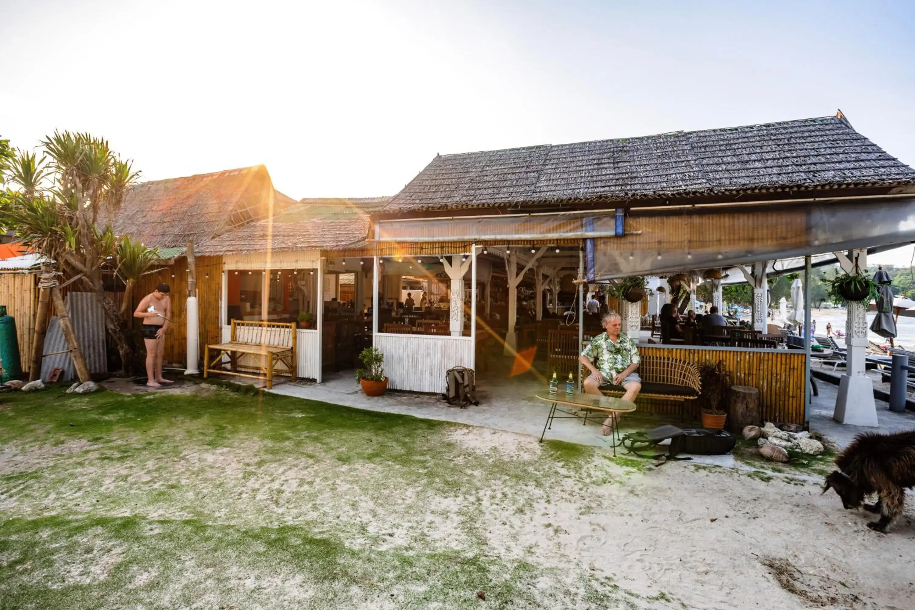 Restaurant/places to eat in Bay Beach Resort Restaurant/places to eat in Bay Beach Resort