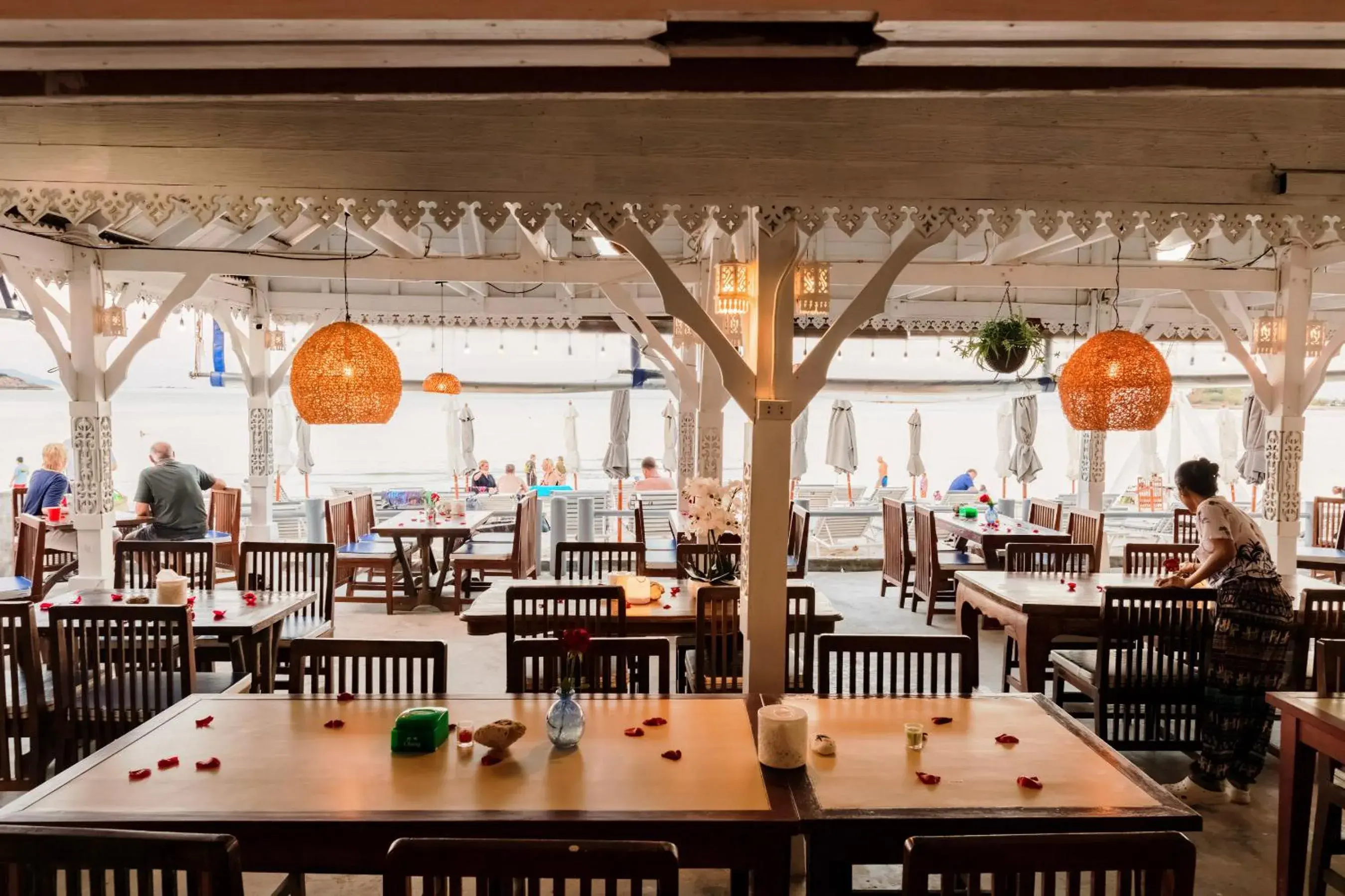 Restaurant/places to eat in Bay Beach Resort Restaurant/places to eat in Bay Beach Resort