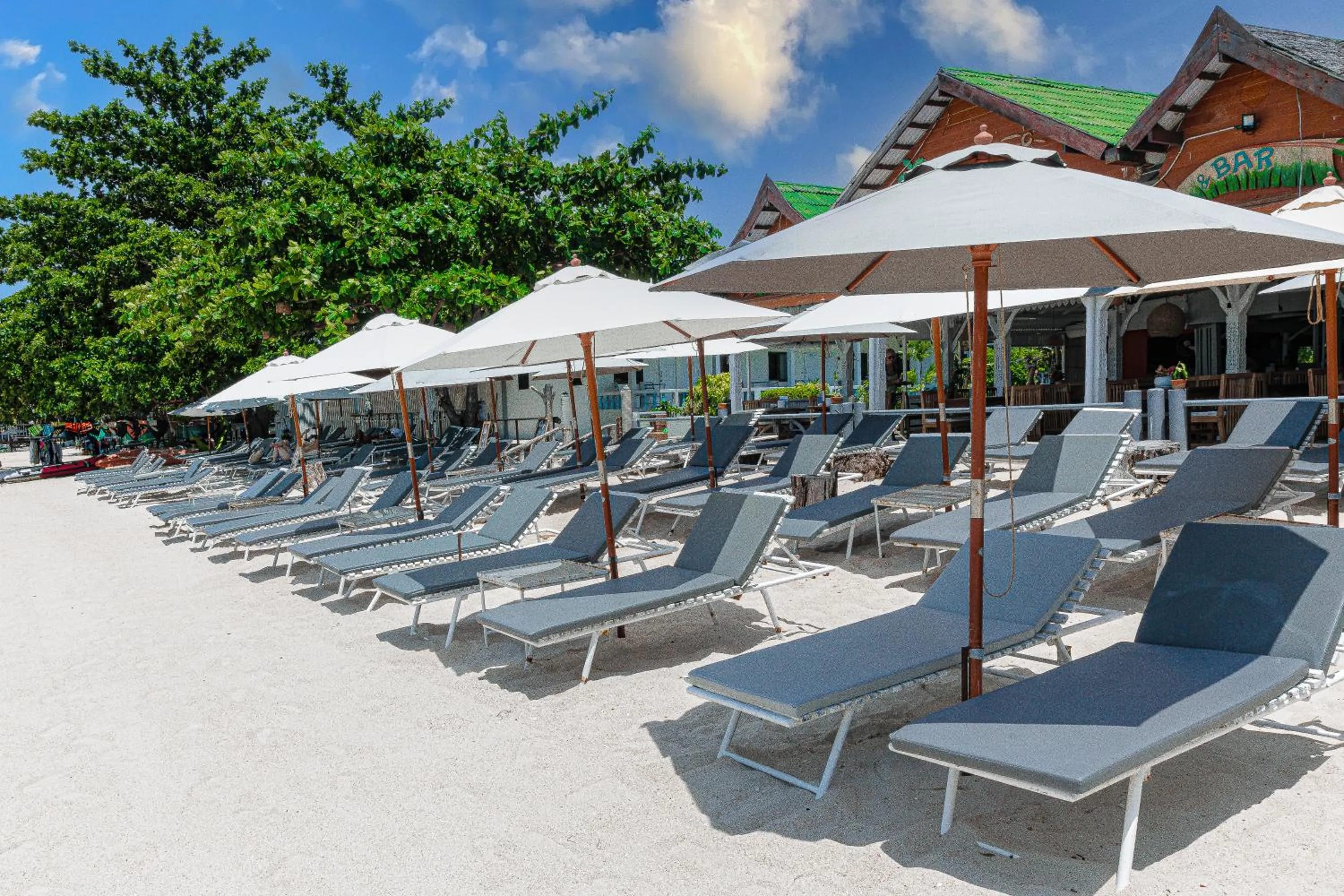 Beach in Bay Beach Resort