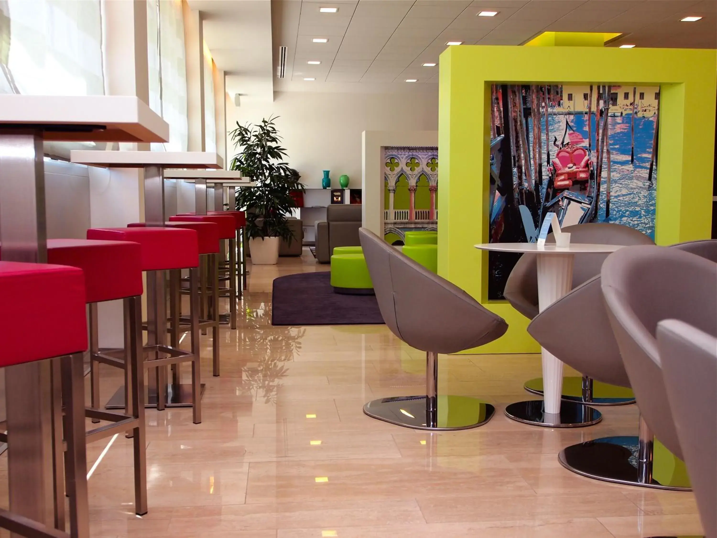 Lounge or bar in Hotel Mercure Venezia-Marghera Lounge or bar in Hotel Mercure Venezia-Marghera