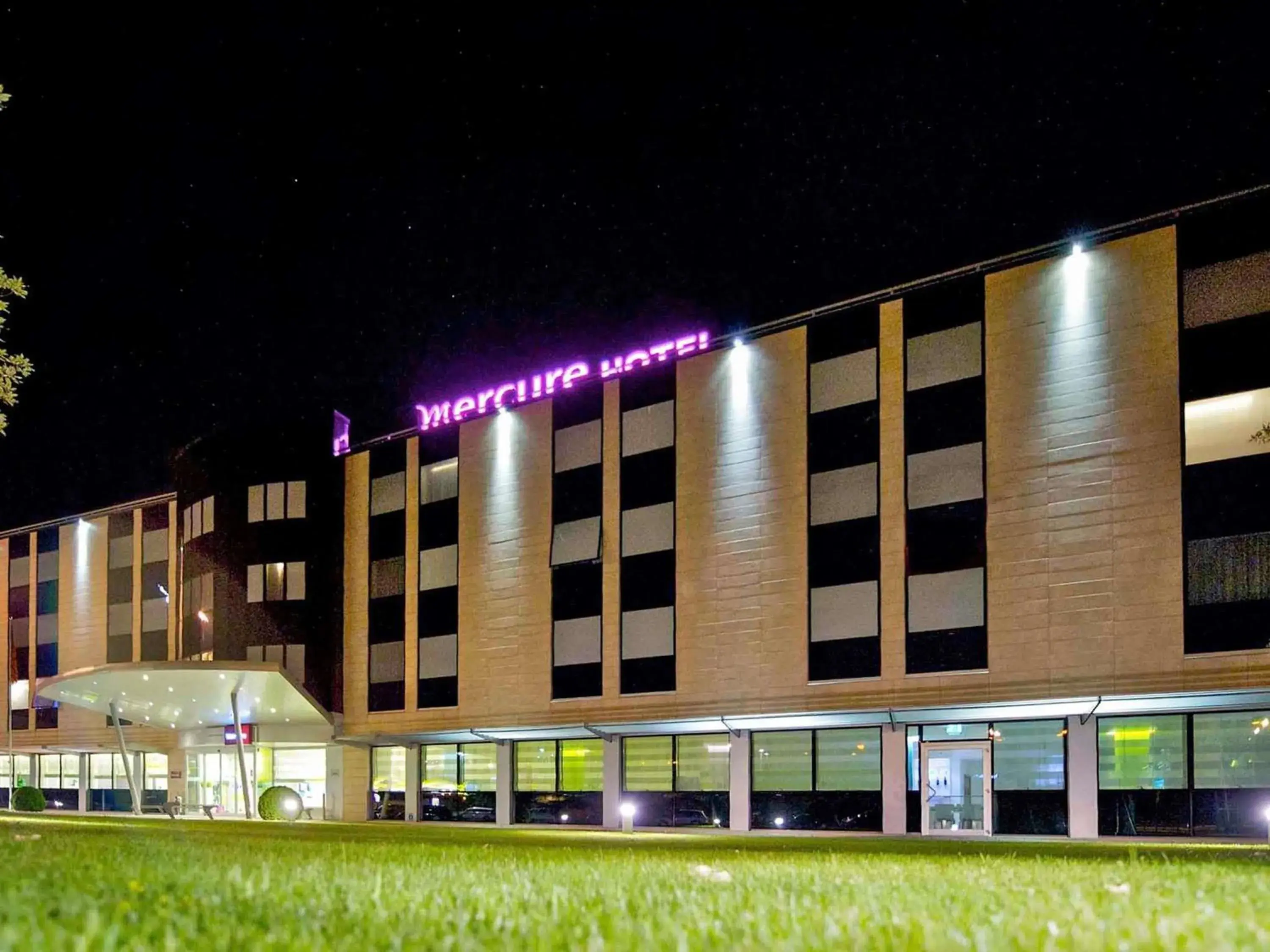 Property building in Hotel Mercure Venezia-Marghera Property building in Hotel Mercure Venezia-Marghera