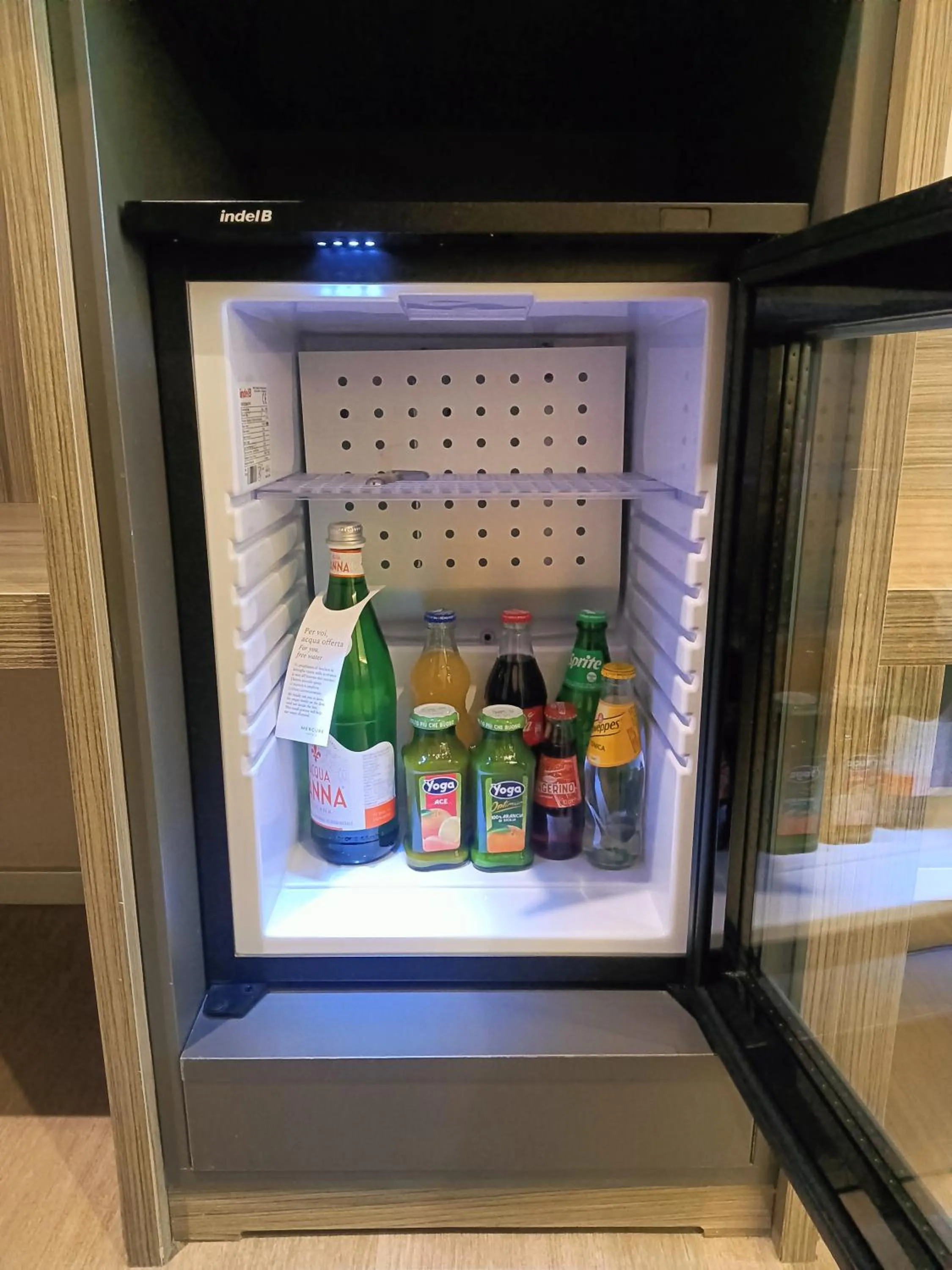 minibar in Hotel Mercure Venezia-Marghera