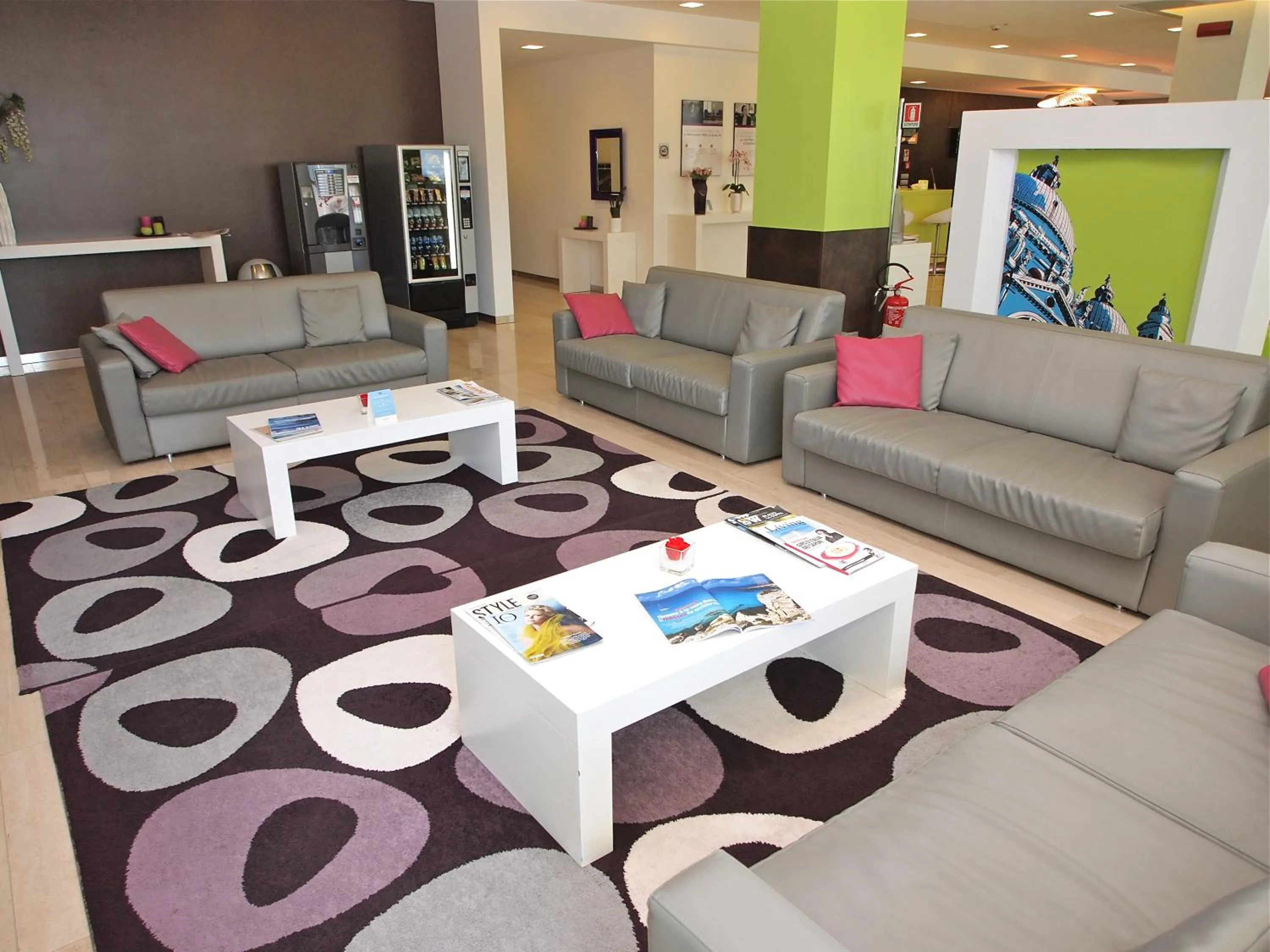 Communal lounge/ TV room in Hotel Mercure Venezia-Marghera