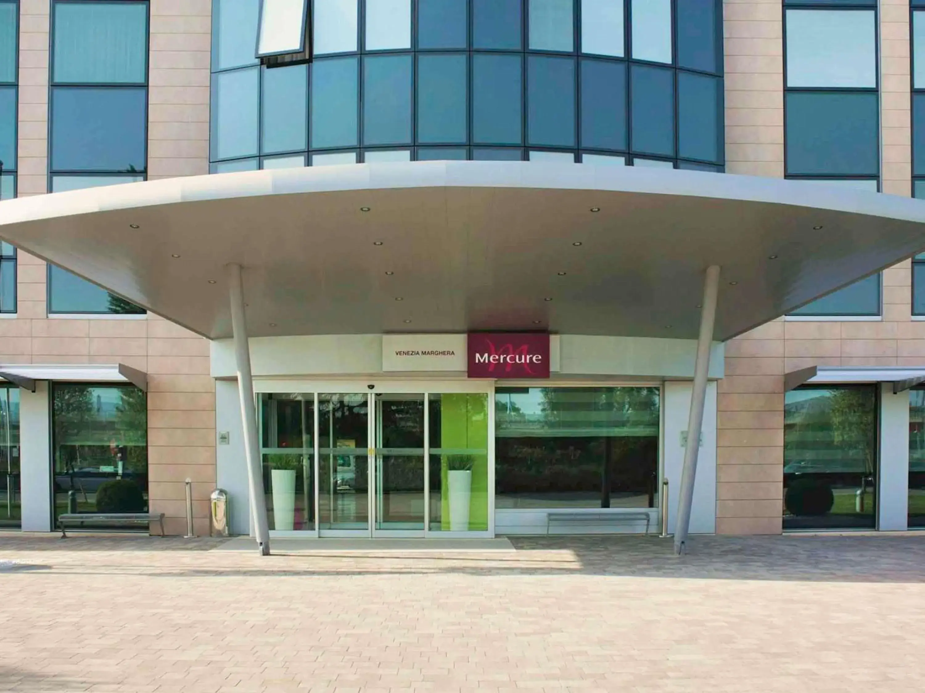 Property building in Hotel Mercure Venezia-Marghera Property building in Hotel Mercure Venezia-Marghera