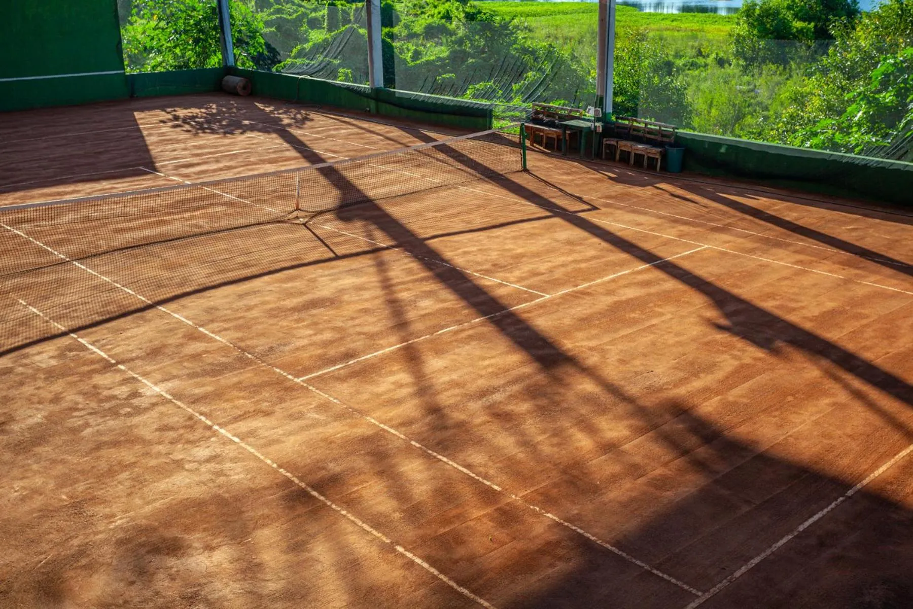 Tennis court in Eco Luar Boutique Hotel