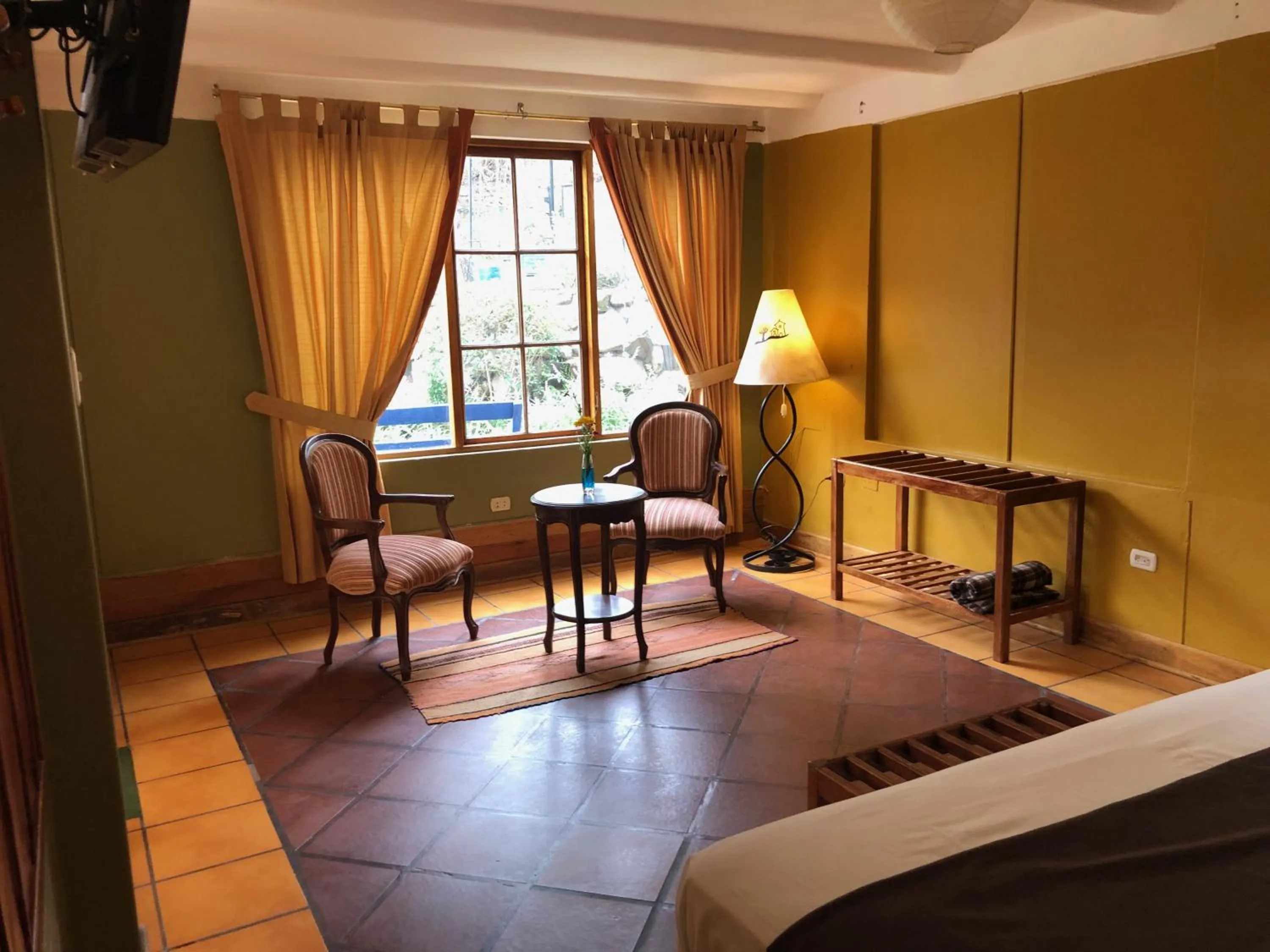 Living room, Bed in Hotel Pisonay Pueblo