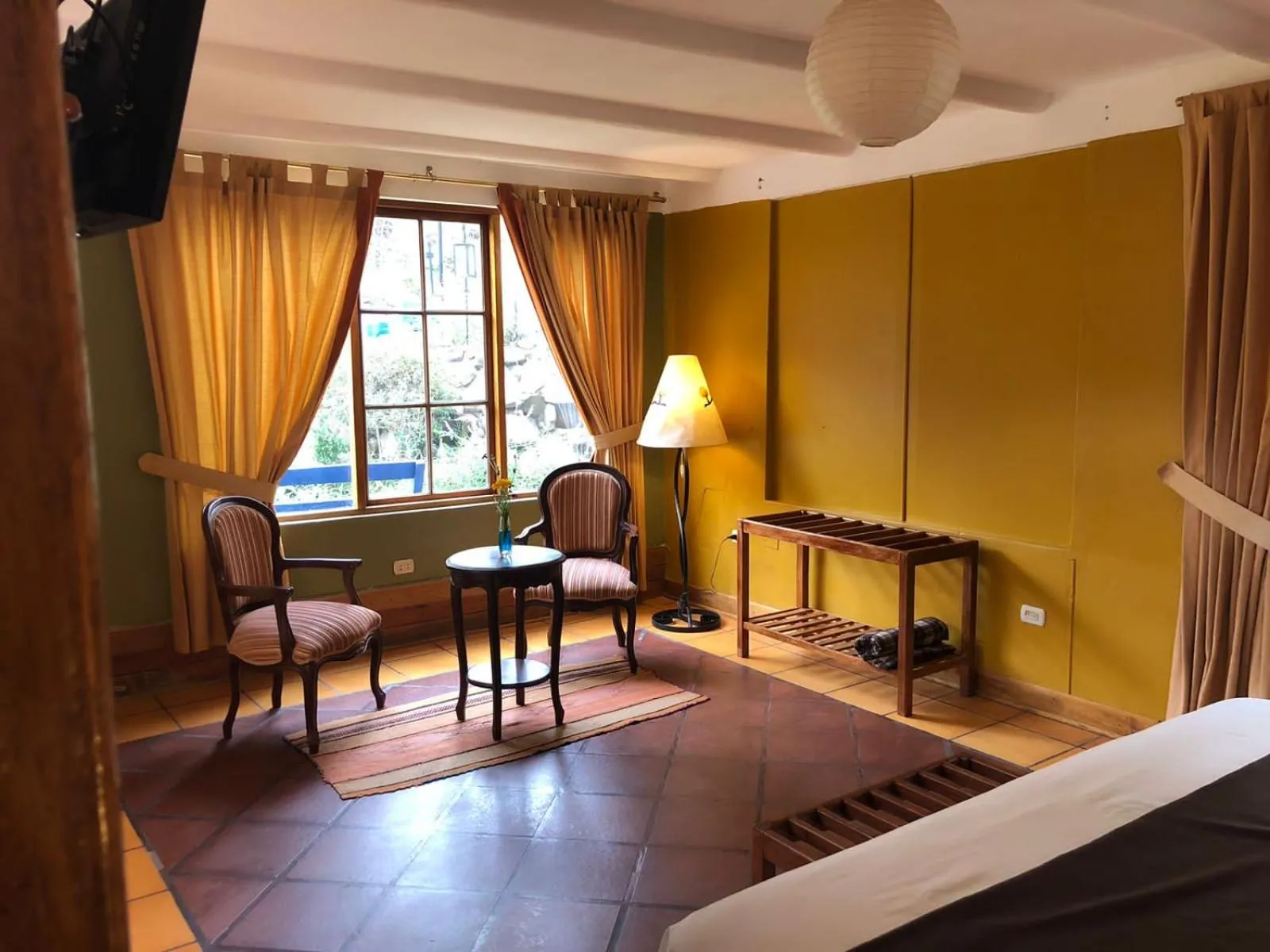 Living room, Bed in Hotel Pisonay Pueblo