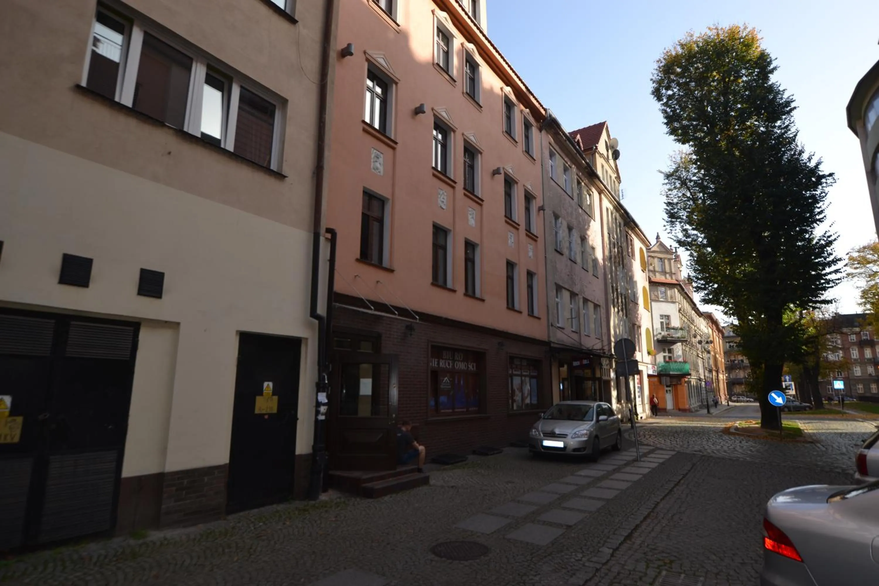 Quiet street view in SleepWell Apartments