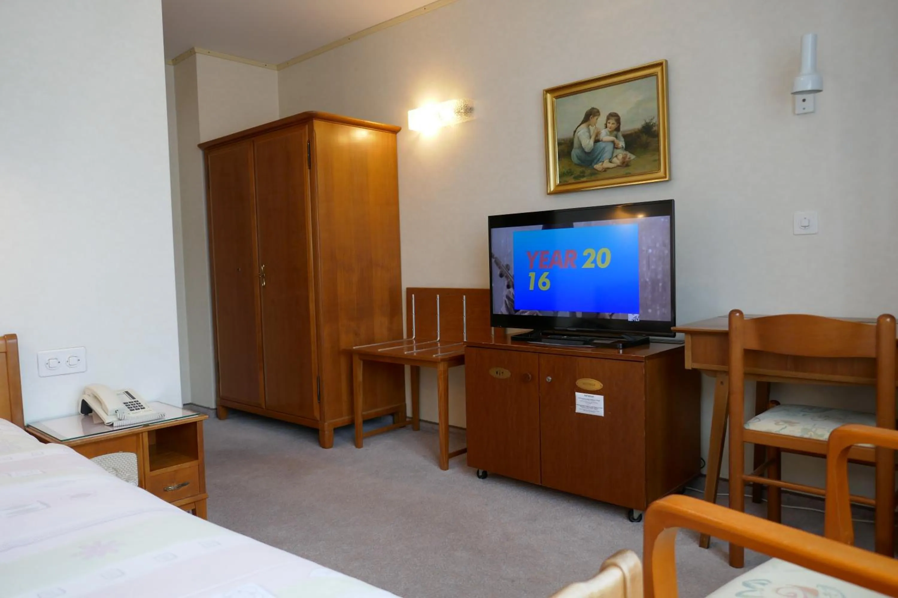Photo of the whole room, Bed in Hotel Terminus Brugg
