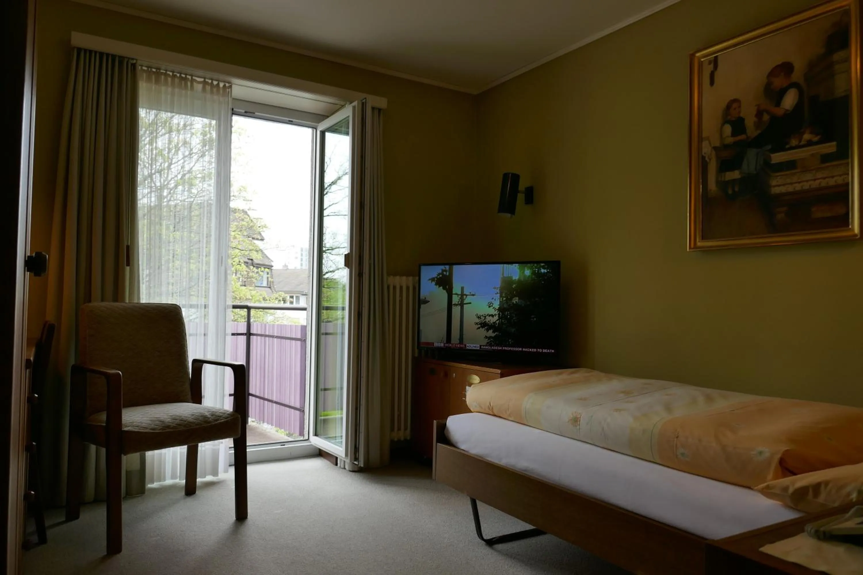 Photo of the whole room, Bed in Hotel Terminus Brugg