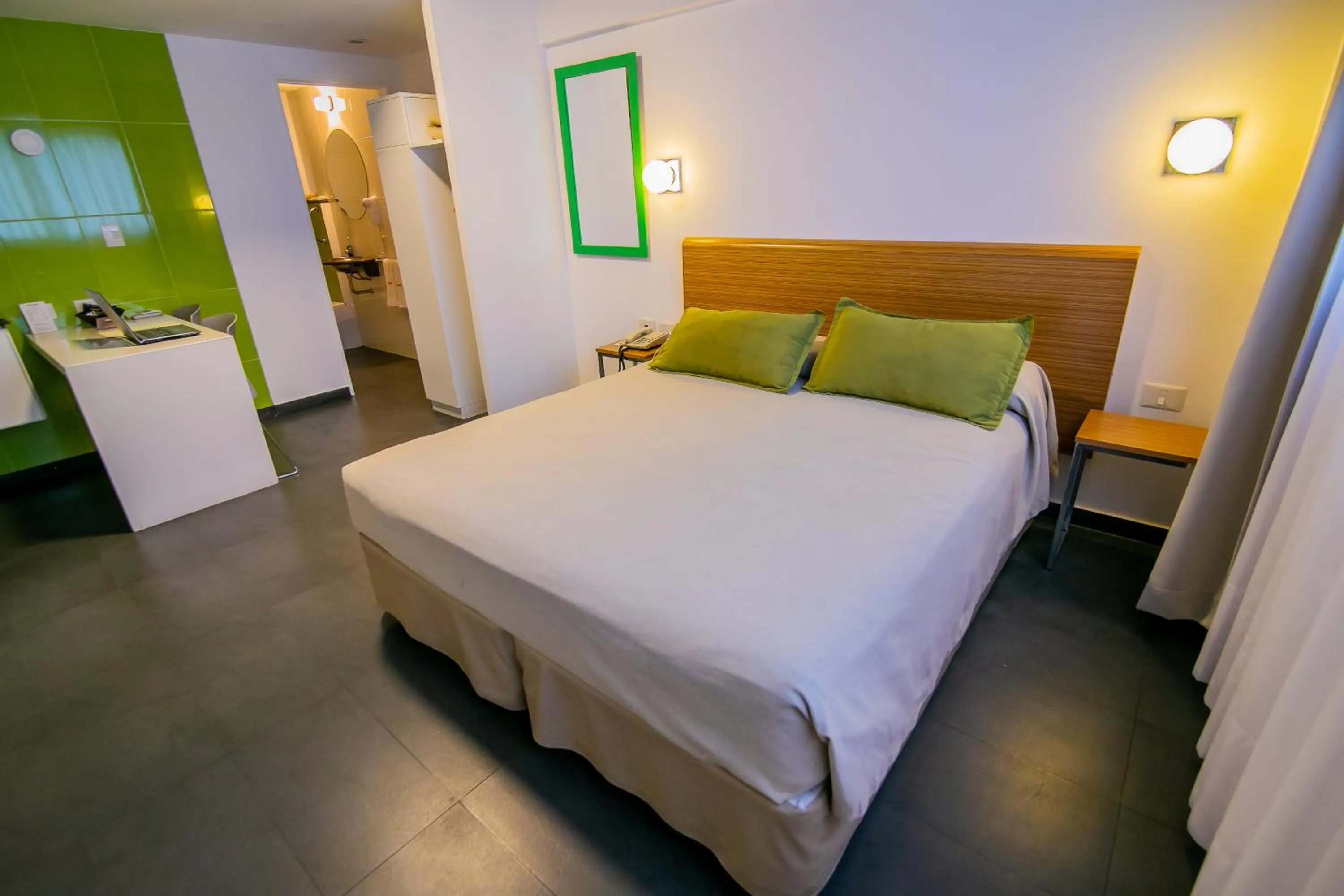 Photo of the whole room, Bed in Roberta Rosa De Fontana Suites