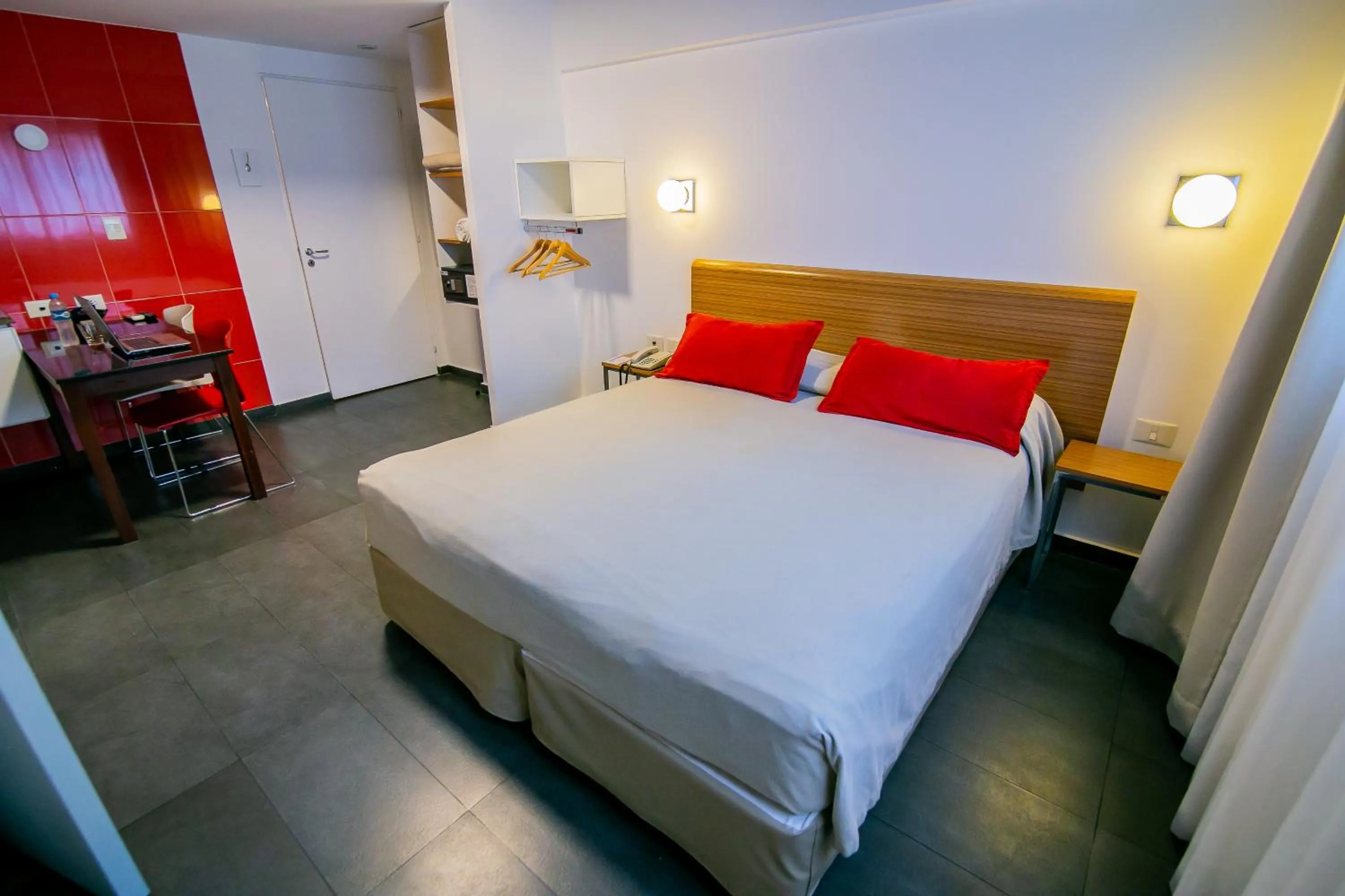 Photo of the whole room, Bed in Roberta Rosa De Fontana Suites