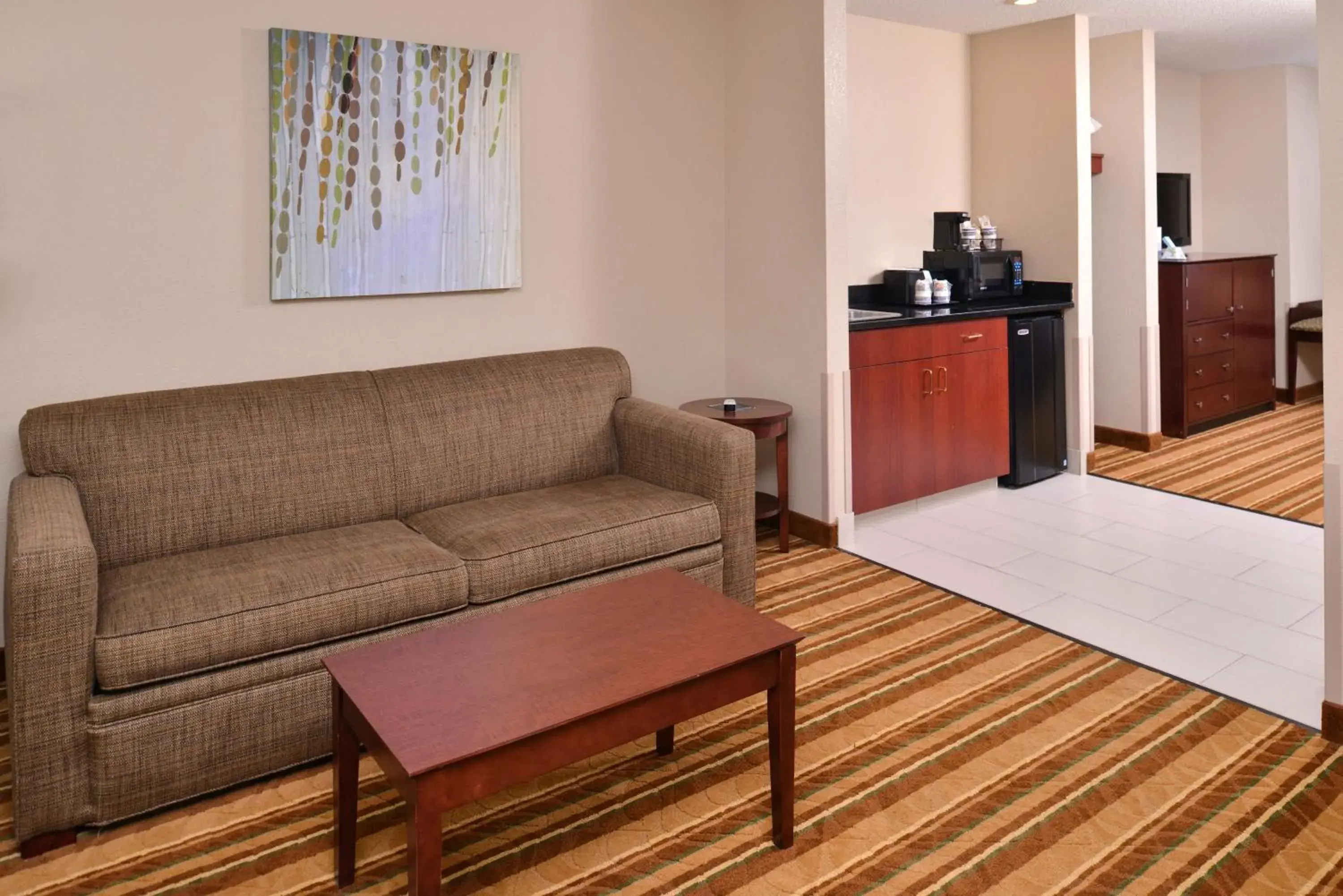 Photo of the whole room, Seating Area in Best Western Old Mill Inn