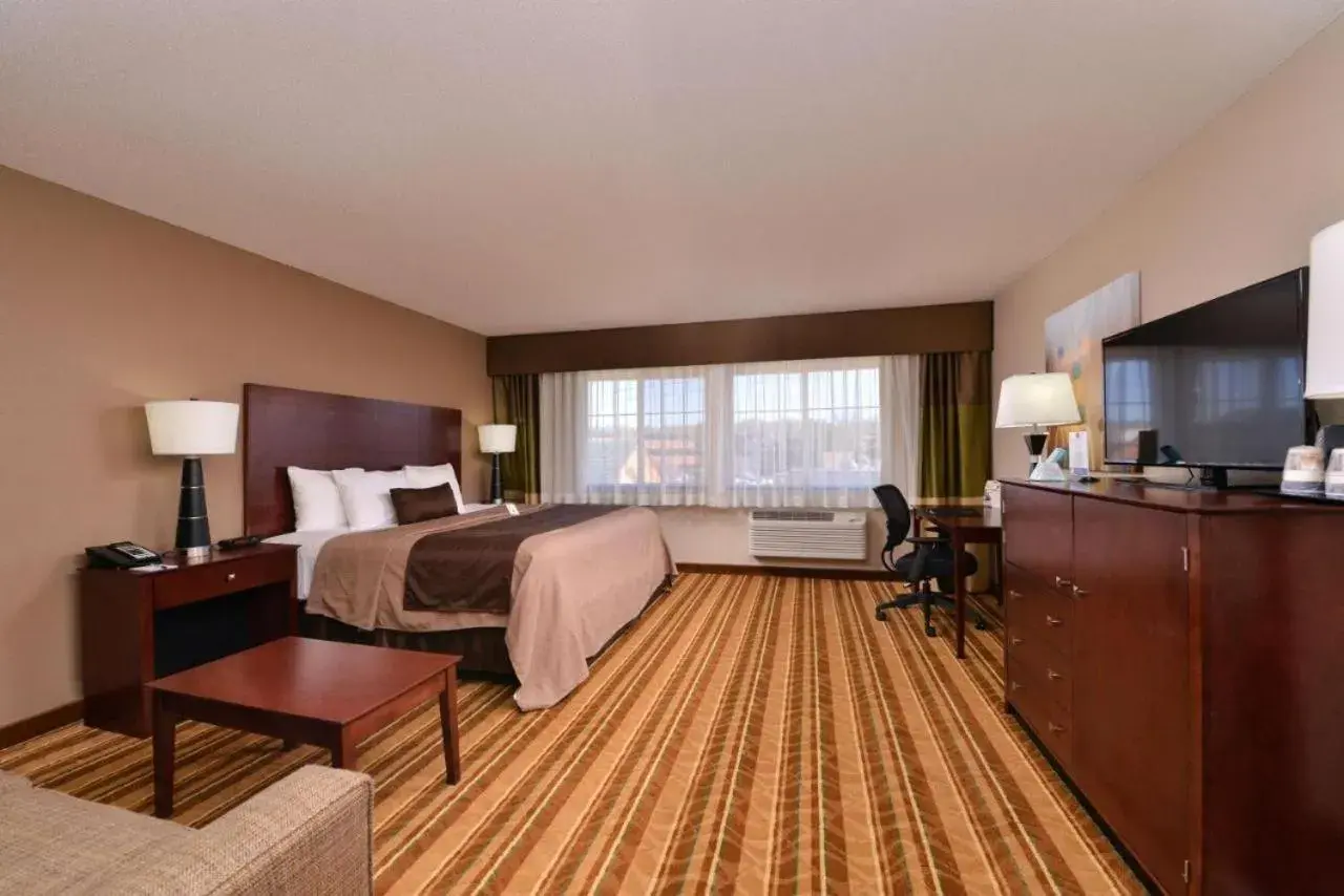 Triple Room with Sofa Bed - Non Smoking in Old Mill Inn Triple Room with Sofa Bed - Non Smoking in Old Mill Inn