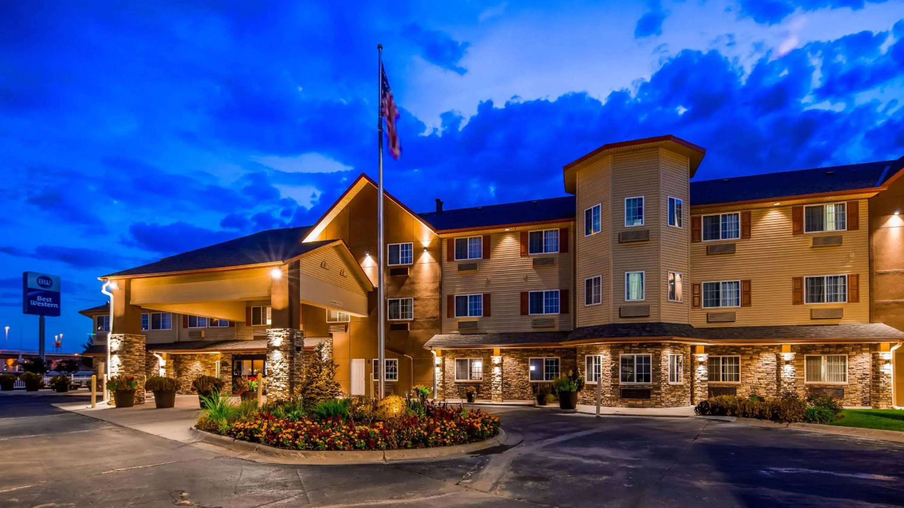 Property Building in Best Western Old Mill Inn