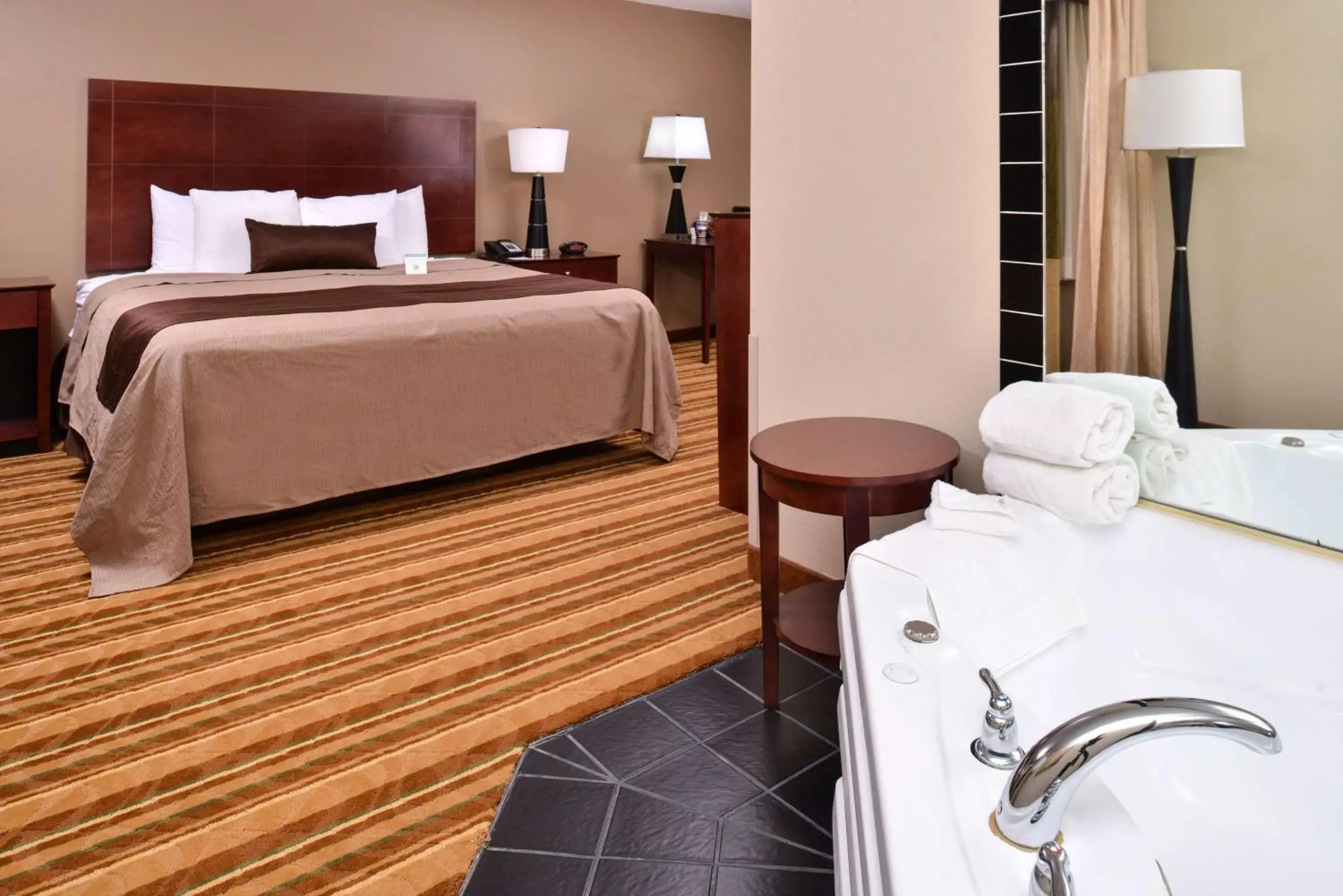 Spa and wellness centre/facilities, Bathroom in Best Western Old Mill Inn