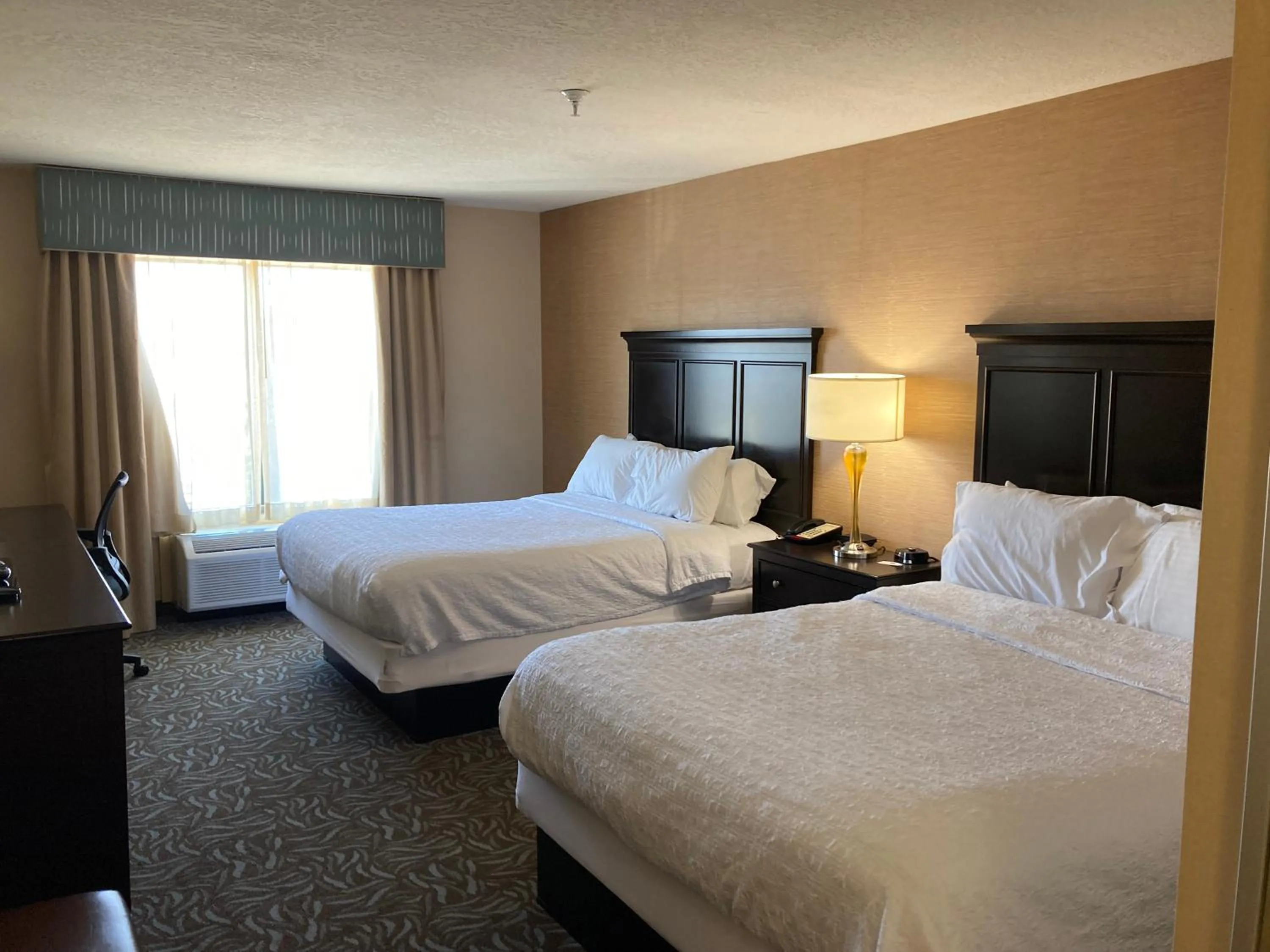 Bedroom, Bed in Hampton Inn & Suites Carlsbad