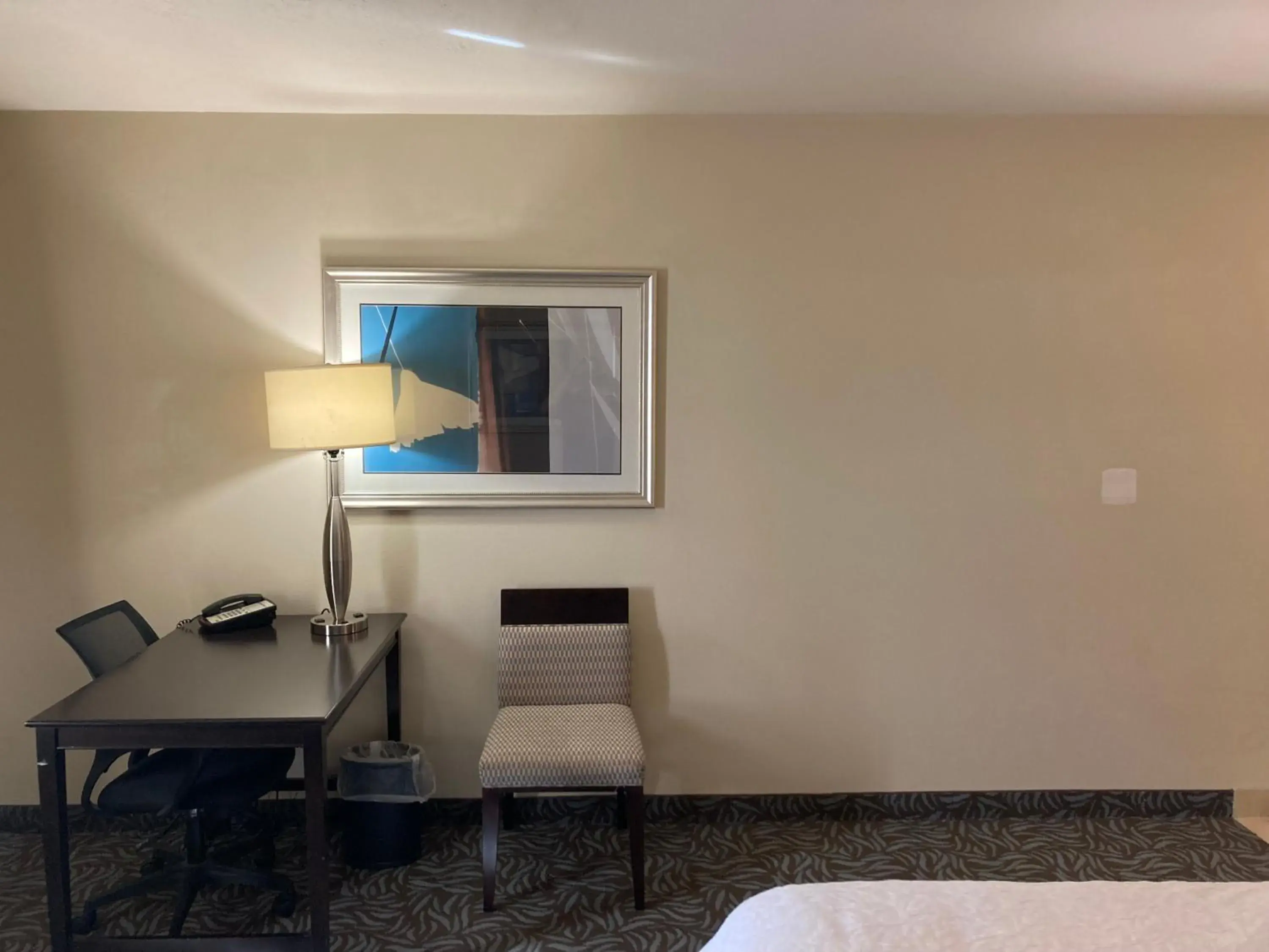 Seating area, Bed in Hampton Inn & Suites Carlsbad Seating area, Bed in Hampton Inn & Suites Carlsbad