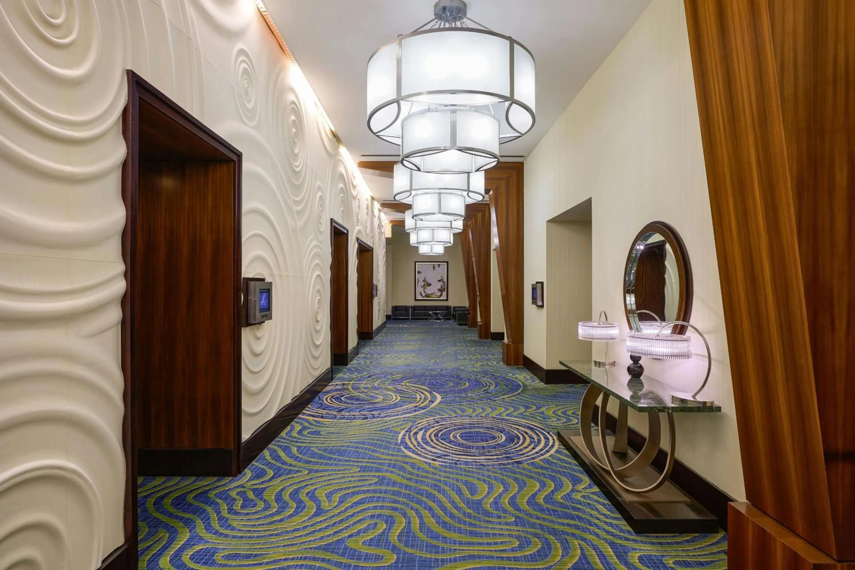 Meeting/conference room in Renaissance Arlington Capital View Hotel