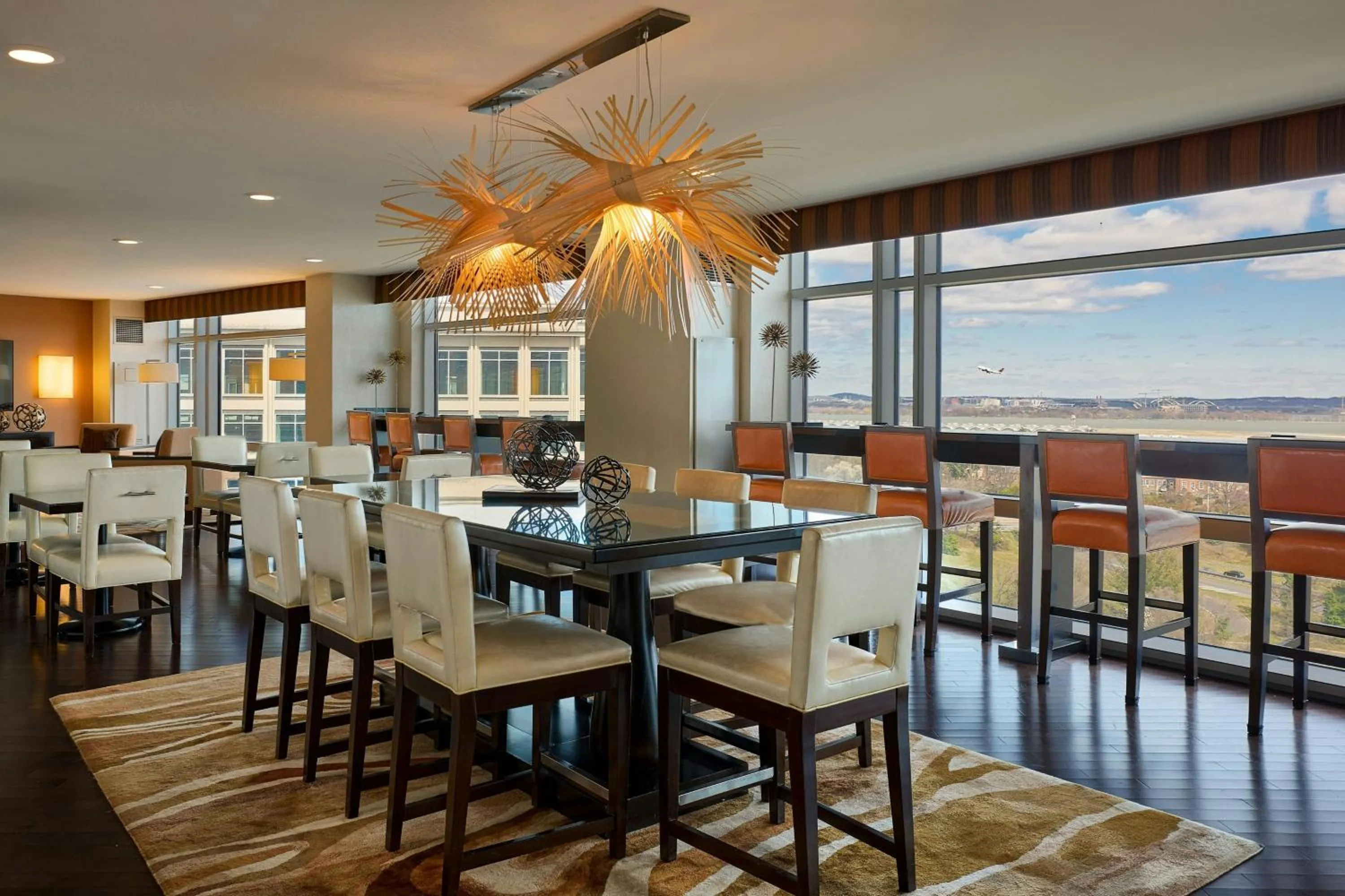 Lounge or bar in Renaissance Arlington Capital View Hotel