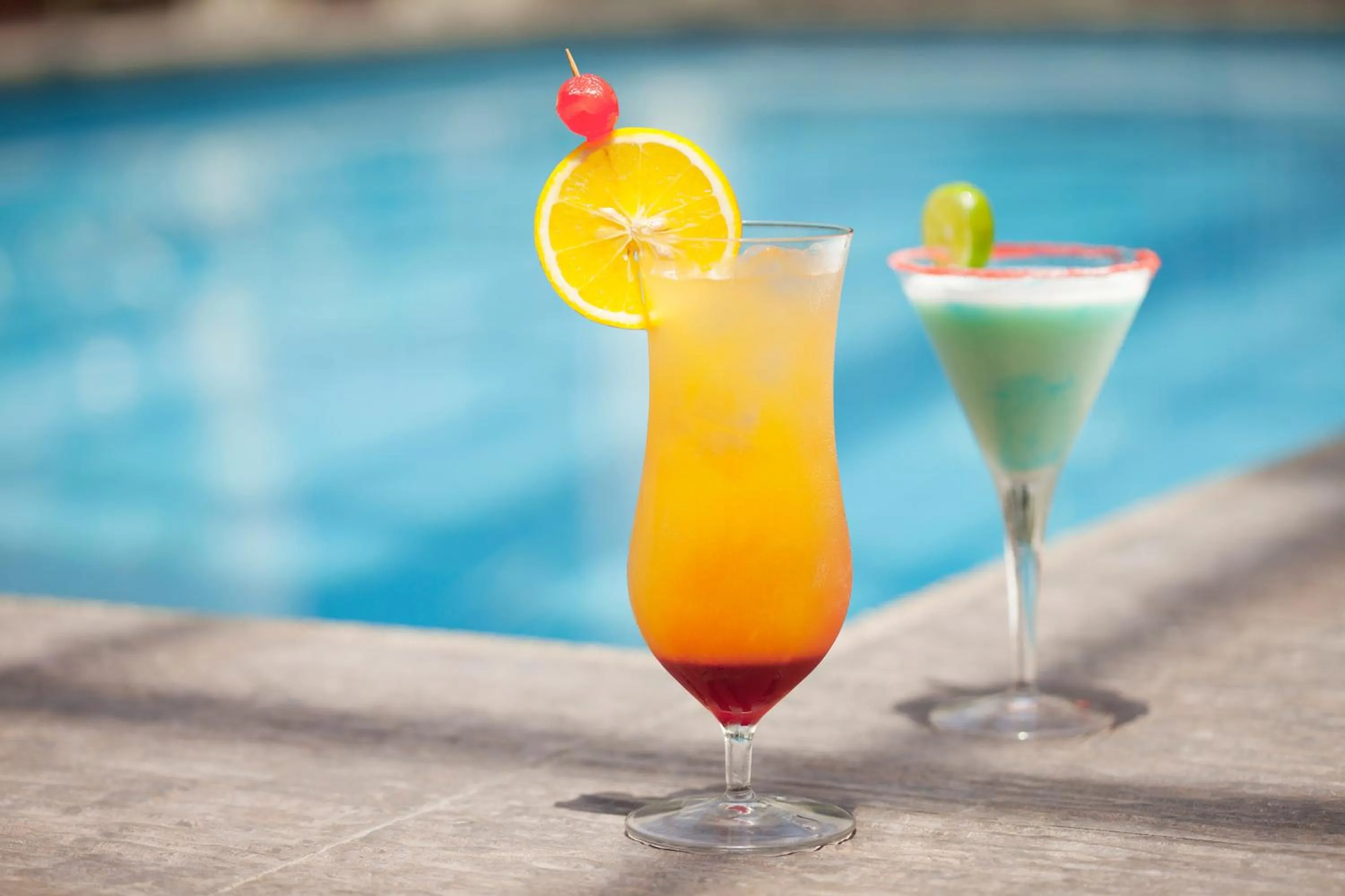 Swimming pool in Hotel Ramada