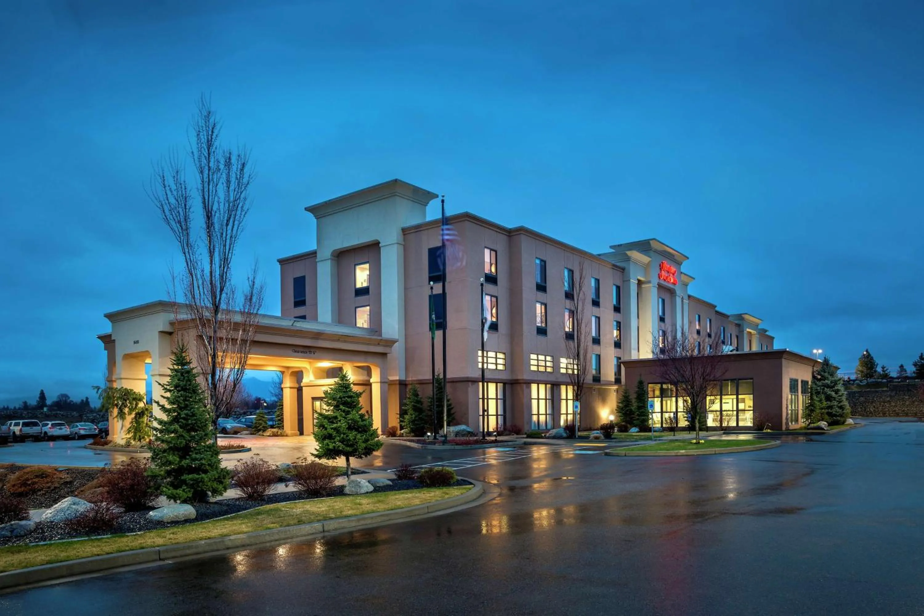 Property building in Hampton Inn & Suites Spokane Valley