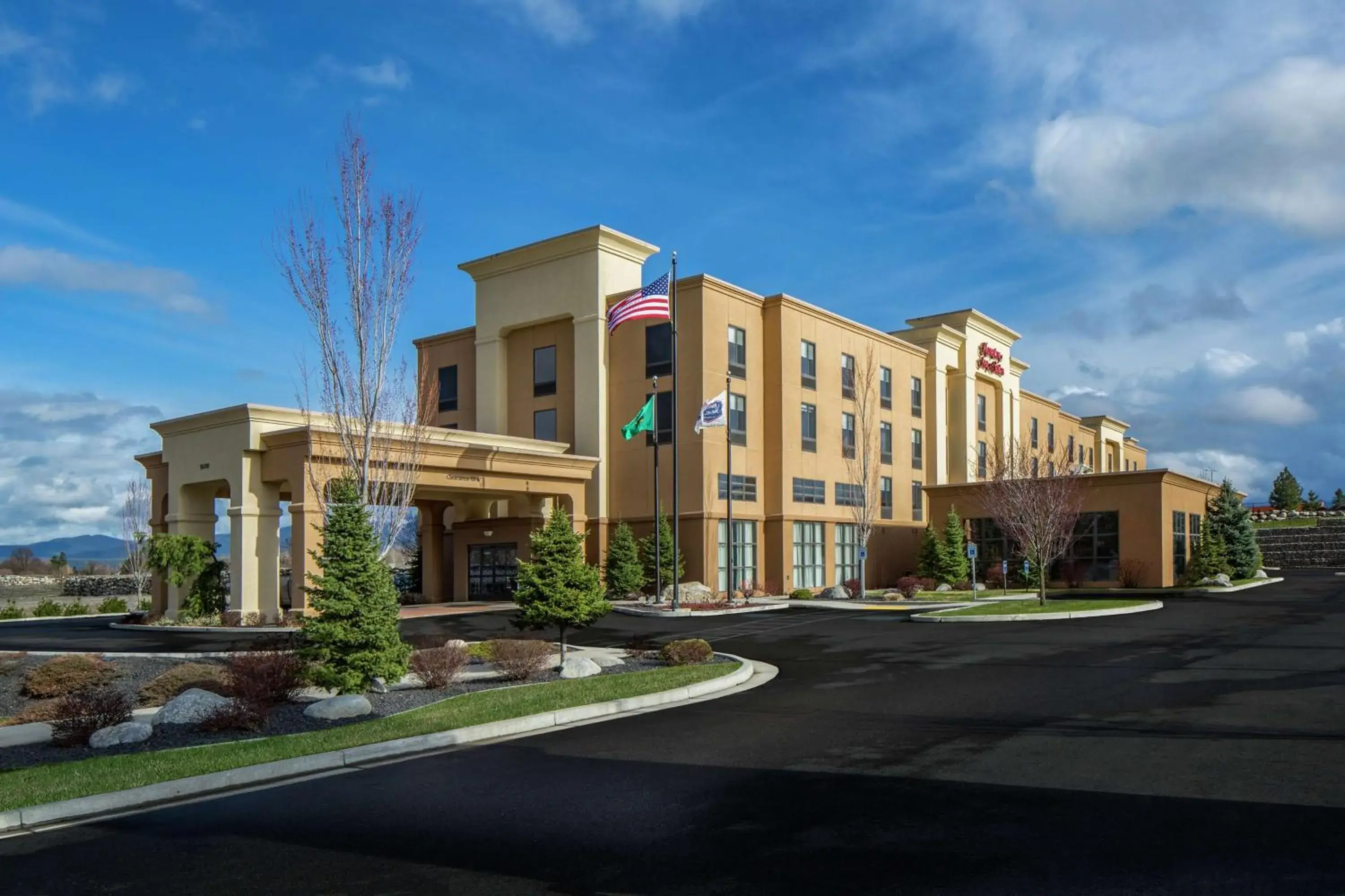 Property building in Hampton Inn & Suites Spokane Valley Property building in Hampton Inn & Suites Spokane Valley