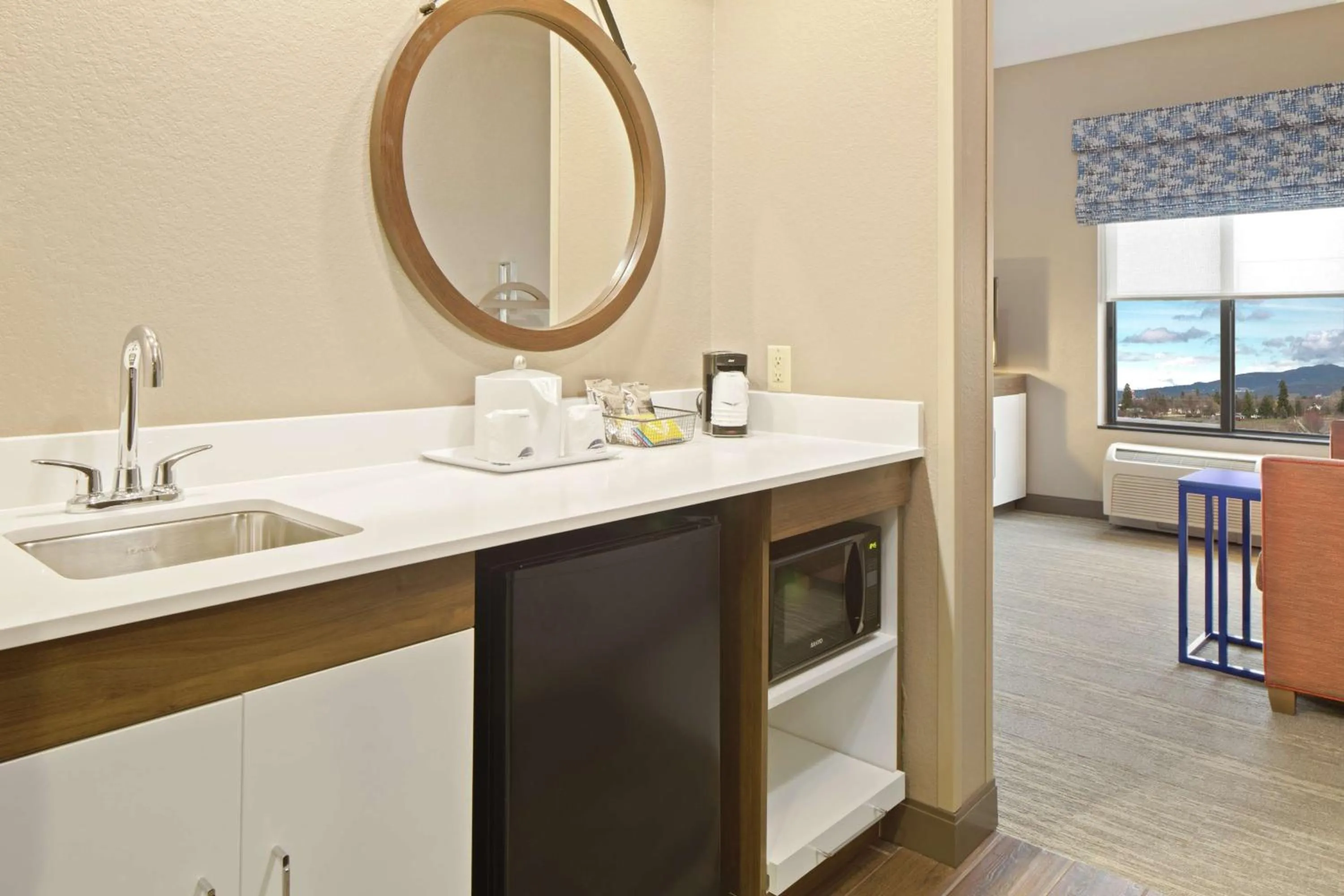Kitchen or kitchenette in Hampton Inn & Suites Spokane Valley