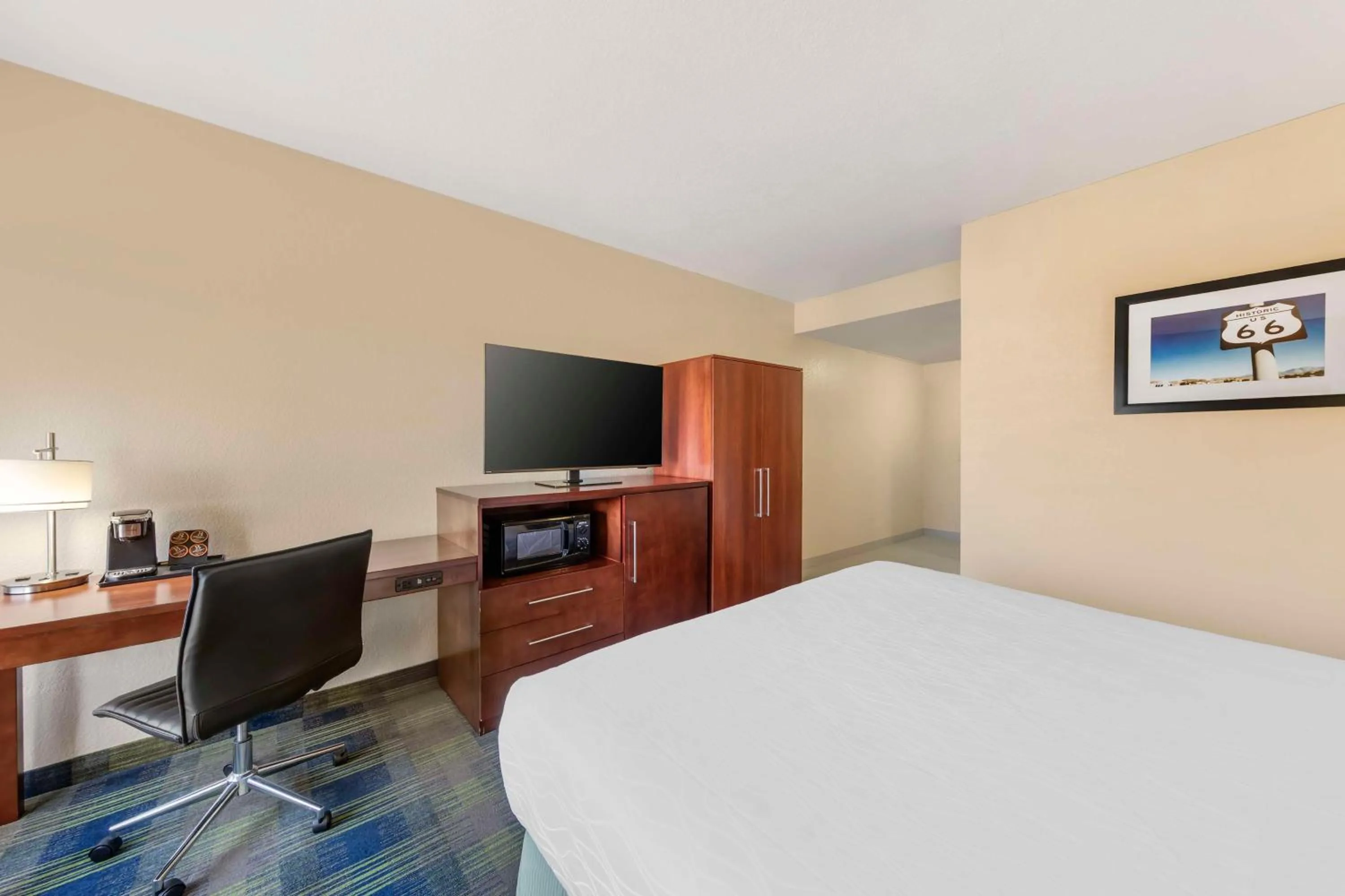 Bedroom, Bed in Best Western Plus Heritage Inn Ontario Rancho Cucamonga