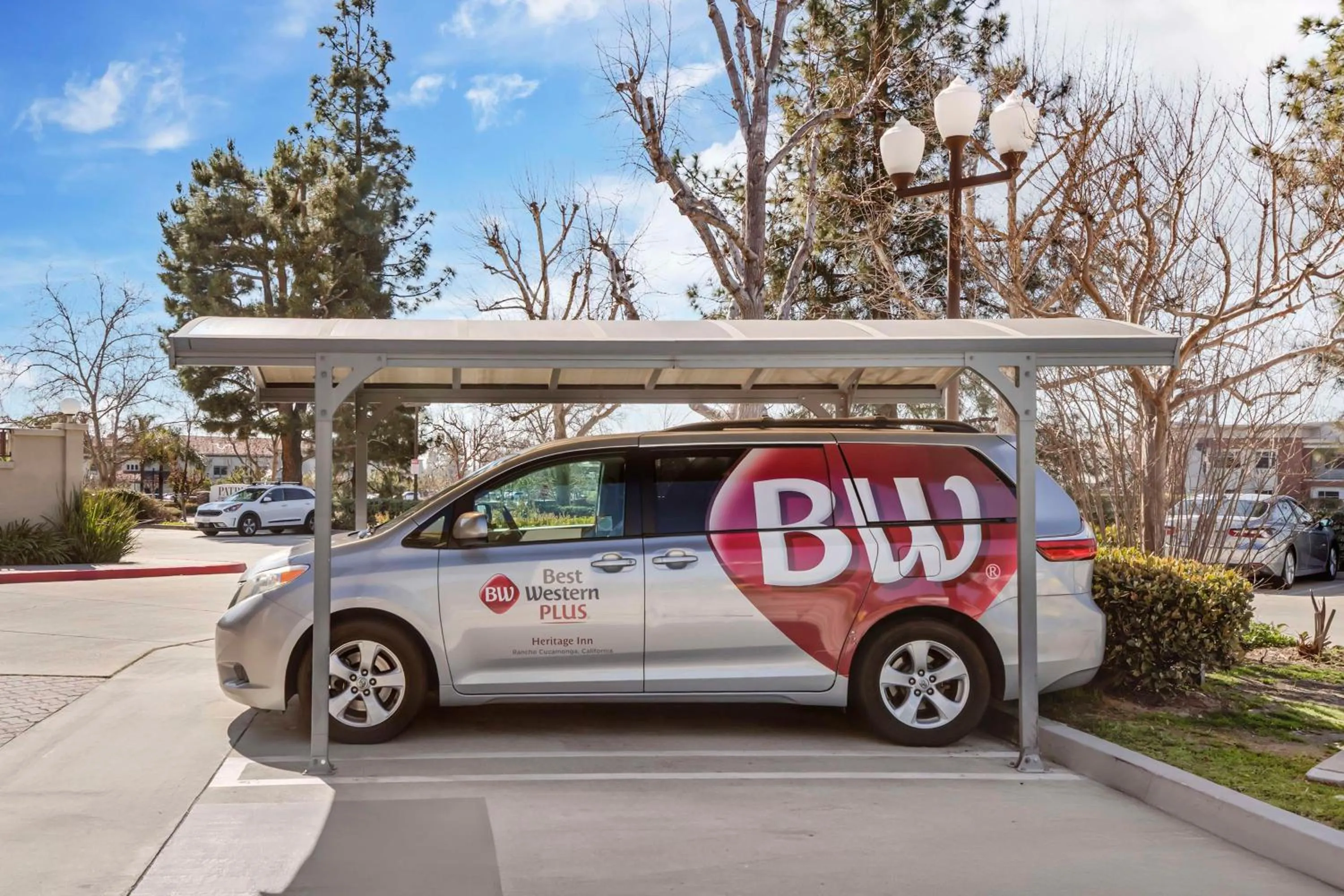 Property building in Best Western Plus Heritage Inn Ontario Rancho Cucamonga