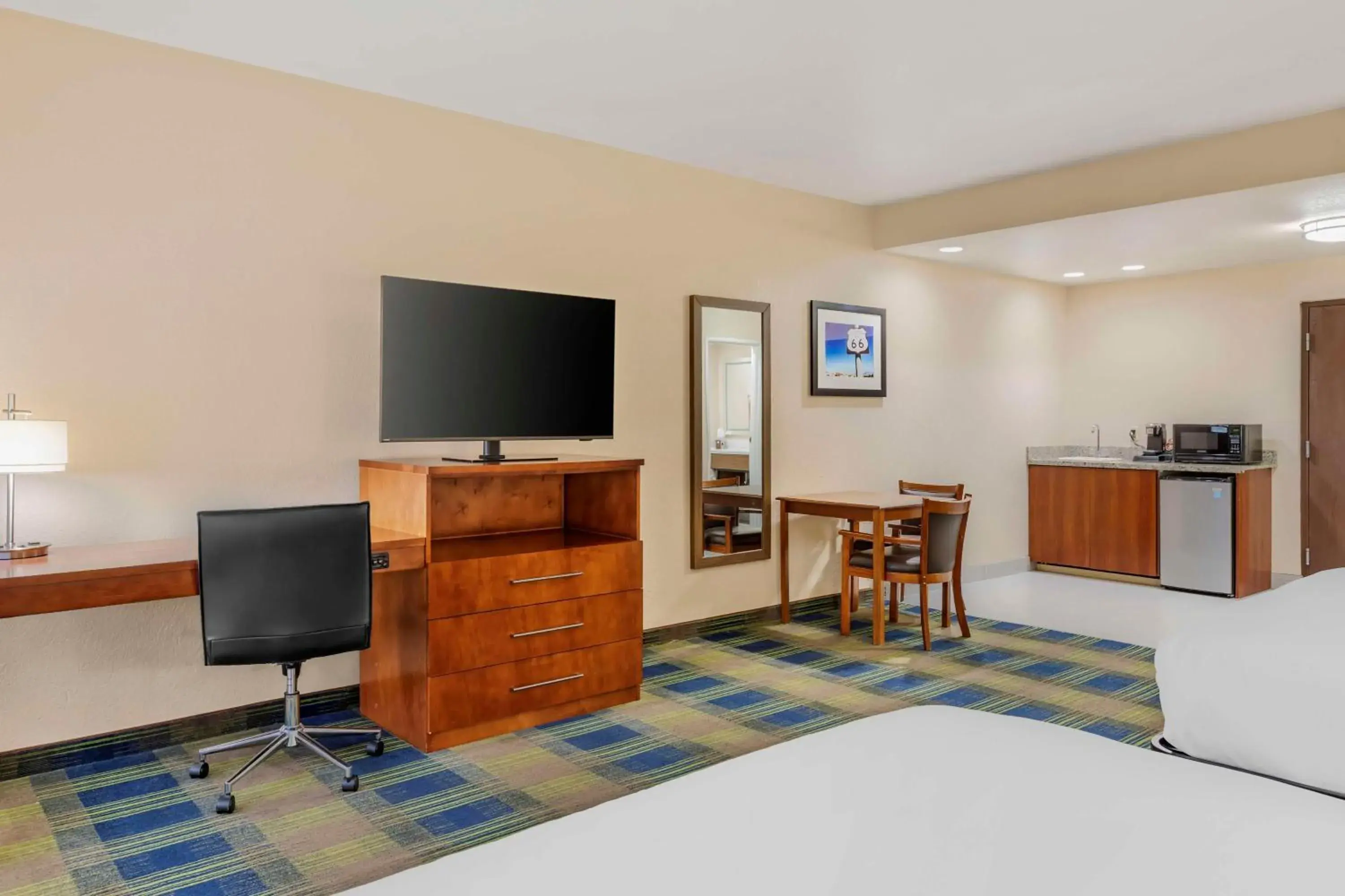 Bedroom in Best Western Plus Heritage Inn Ontario Rancho Cucamonga Bedroom in Best Western Plus Heritage Inn Ontario Rancho Cucamonga