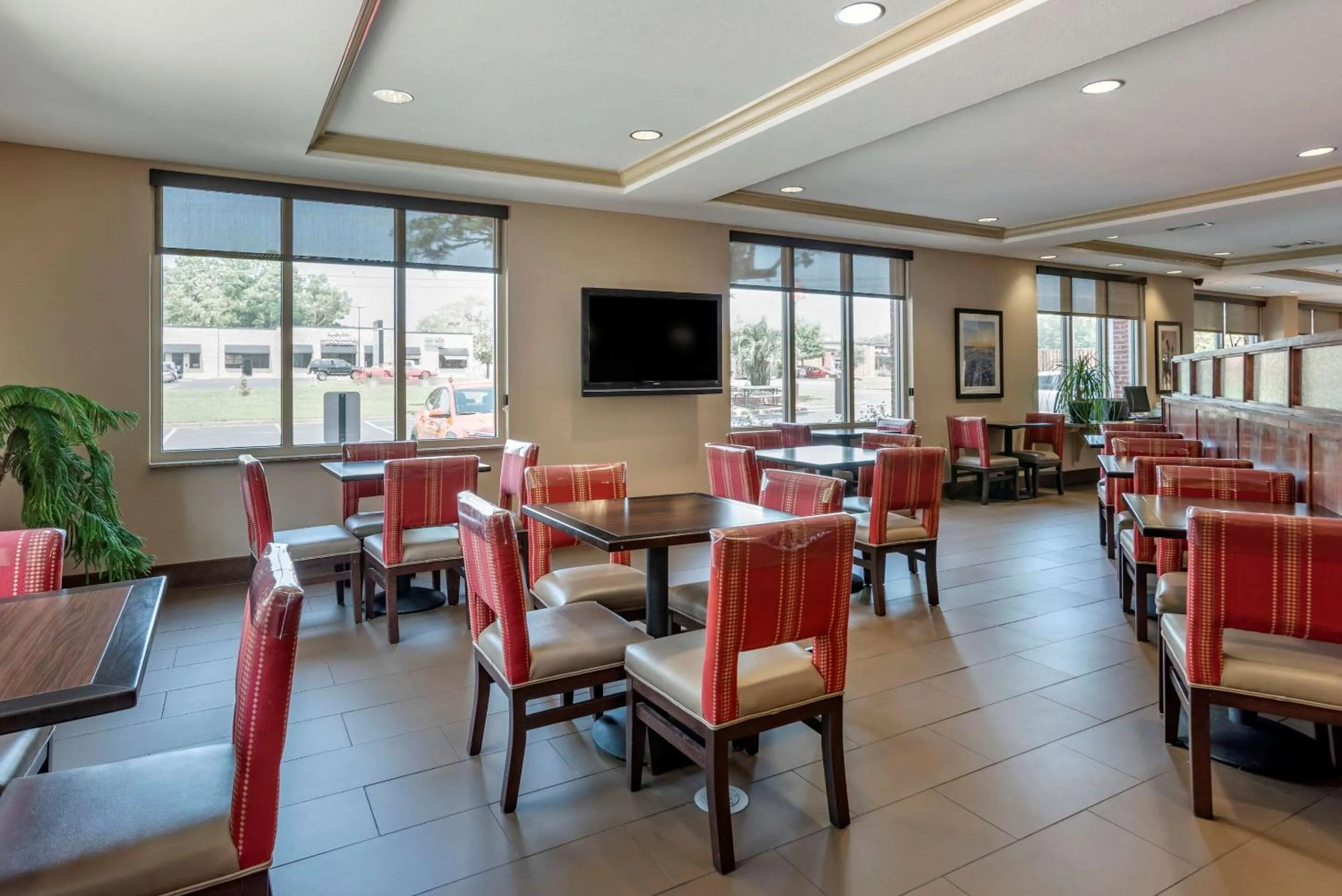 Restaurant/places to eat in Comfort Suites Biloxi/Ocean Springs