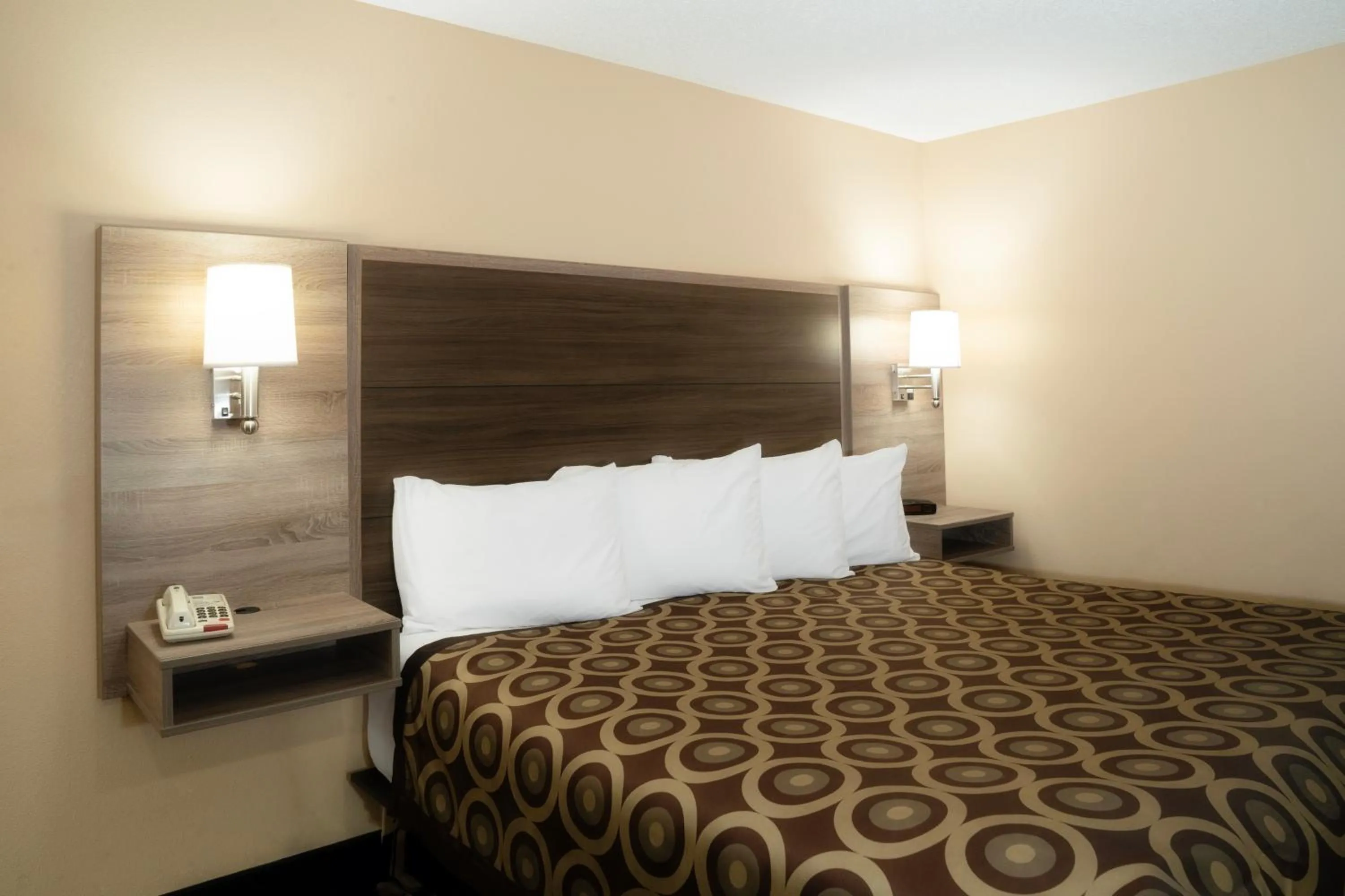 Bed in Guest Inn Pigeon Forge