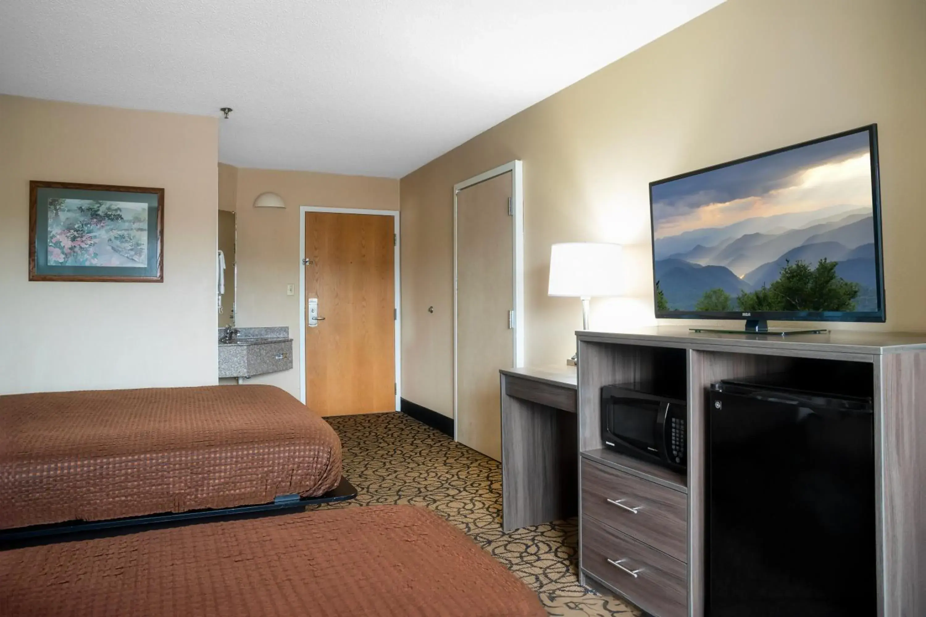 TV and multimedia, Bed in Guest Inn Pigeon Forge TV and multimedia, Bed in Guest Inn Pigeon Forge