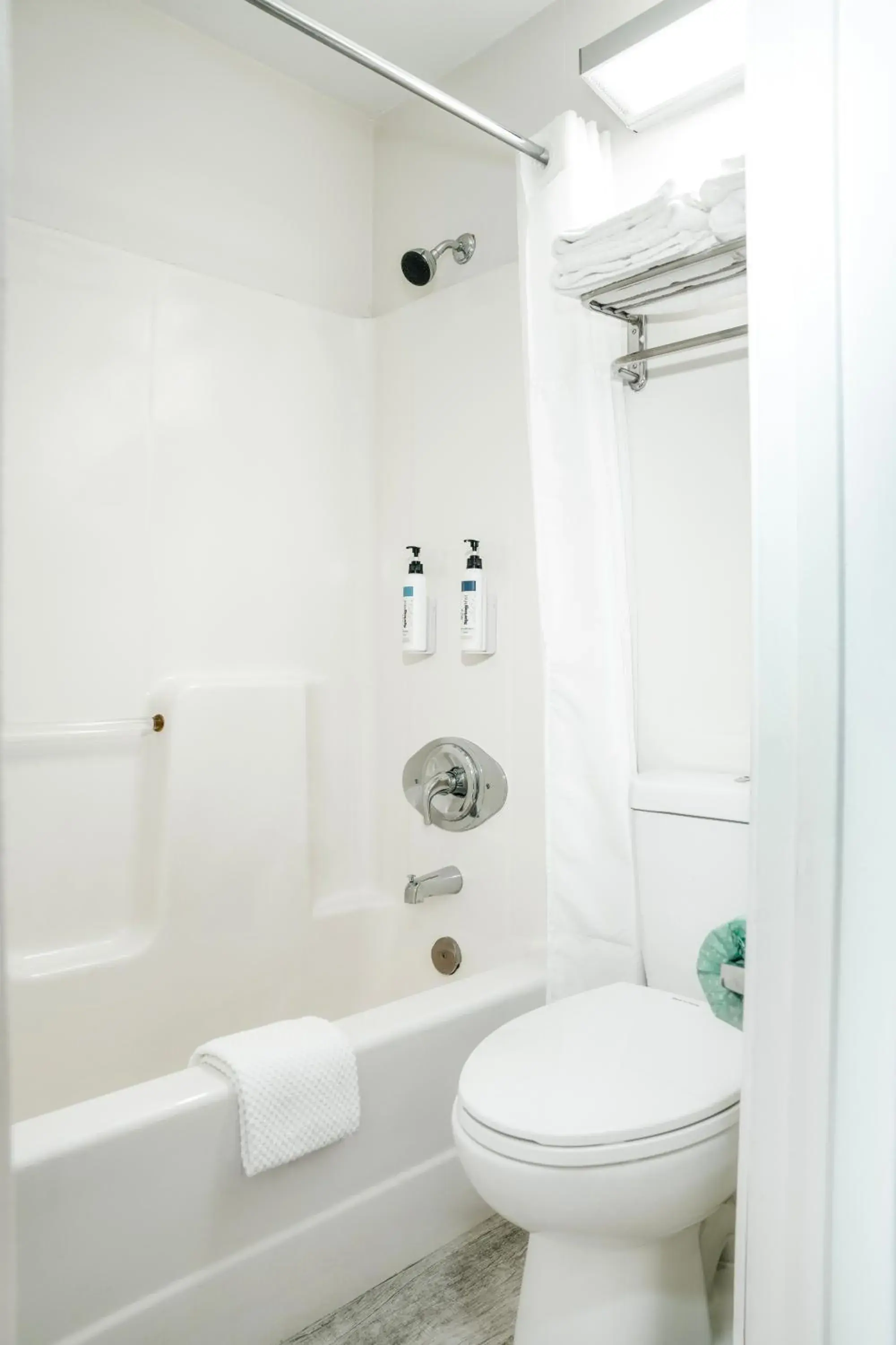 Bathroom in Guest Inn Pigeon Forge Bathroom in Guest Inn Pigeon Forge