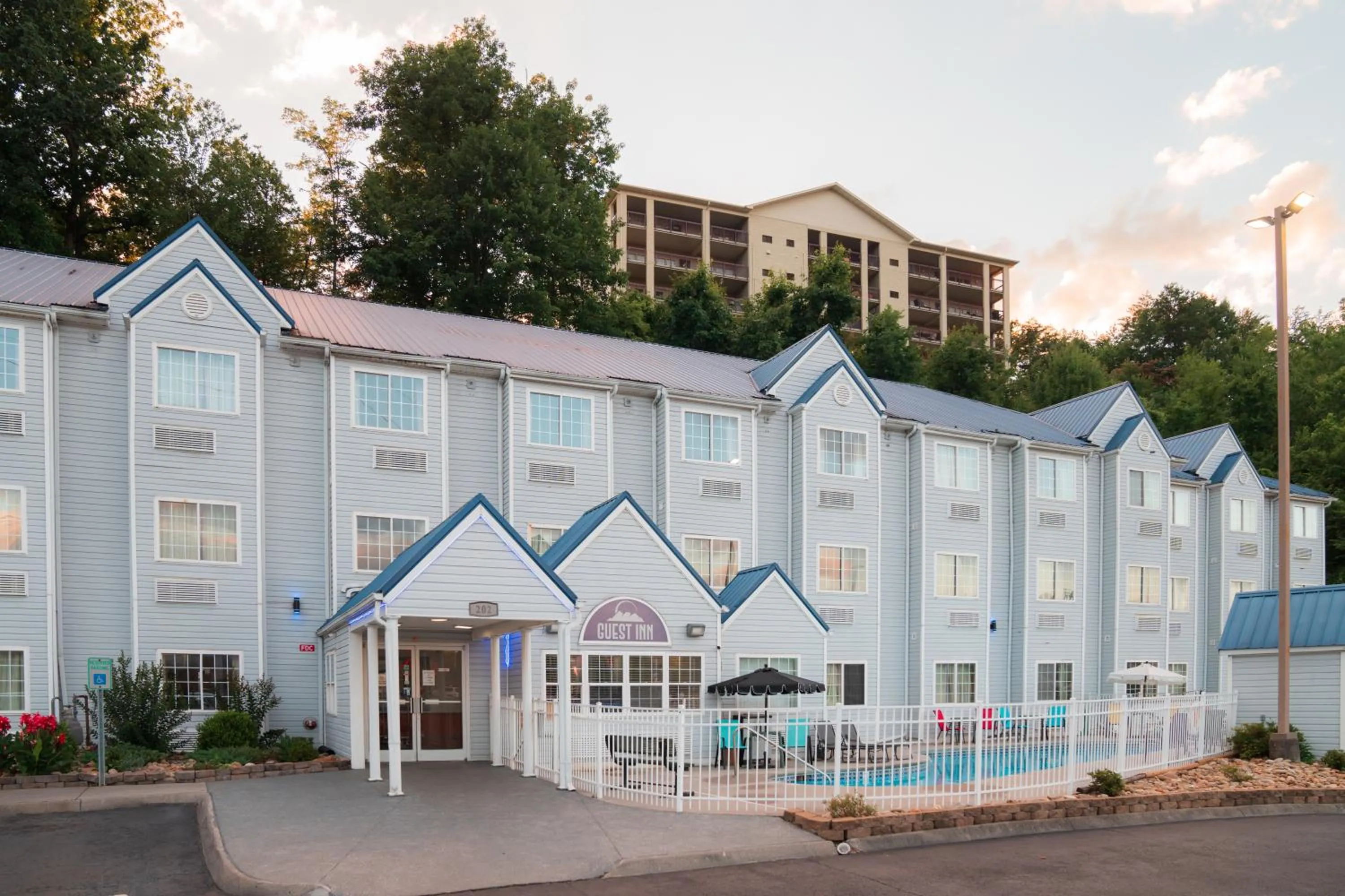 Property building in Guest Inn Pigeon Forge