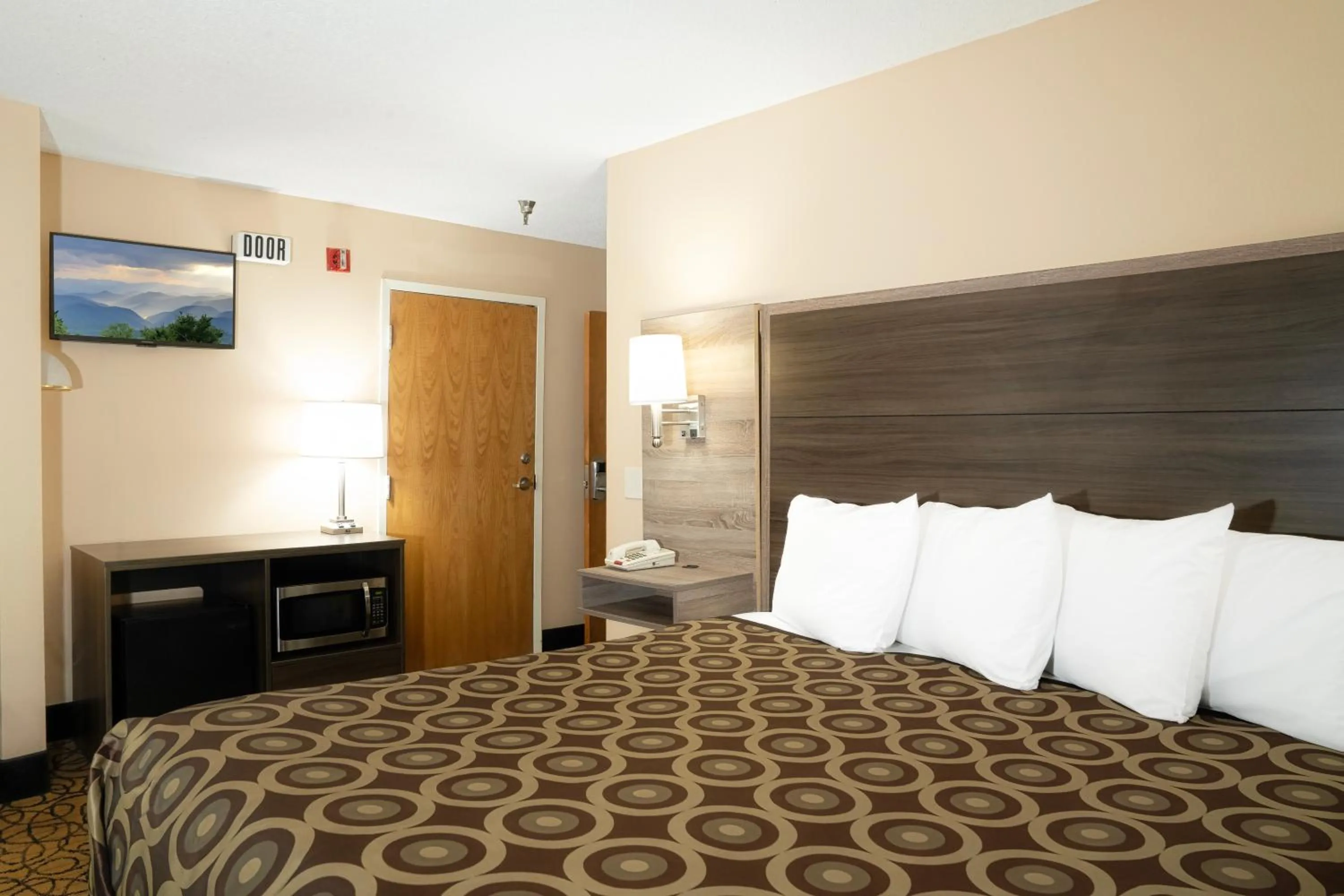 Bed in Guest Inn Pigeon Forge