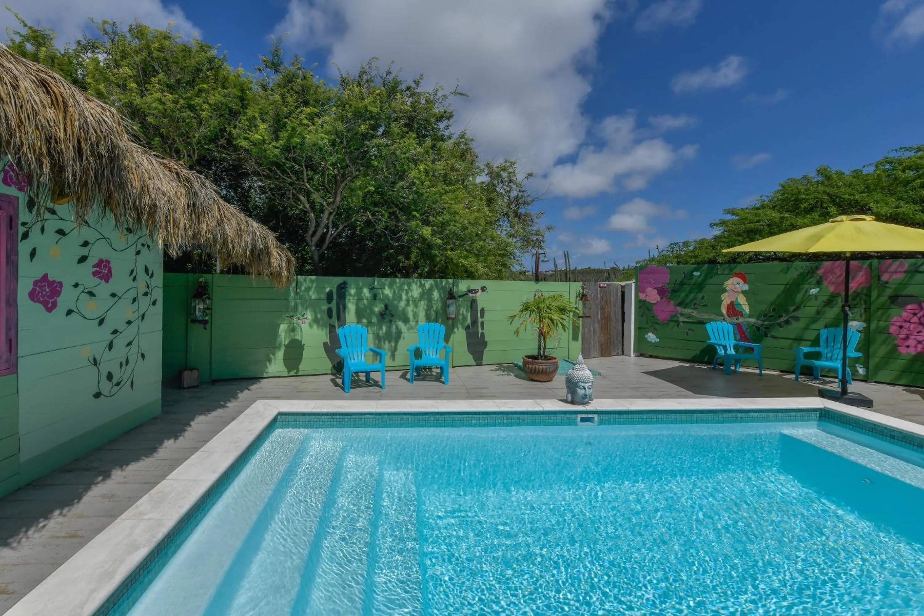 Pool view in Mammaloe
