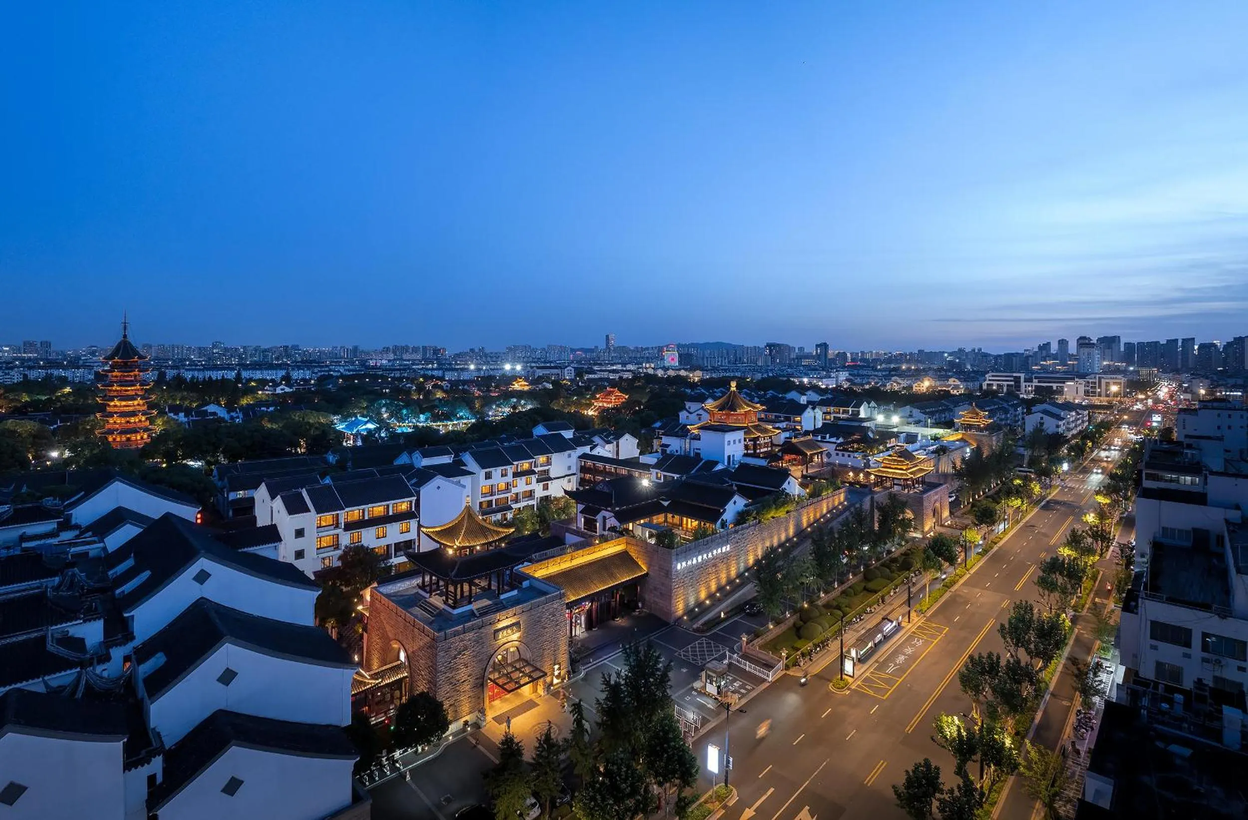 Property building in Pan Pacific Suzhou -Including unlimited access to the 4A-level Panmen Scenic Area