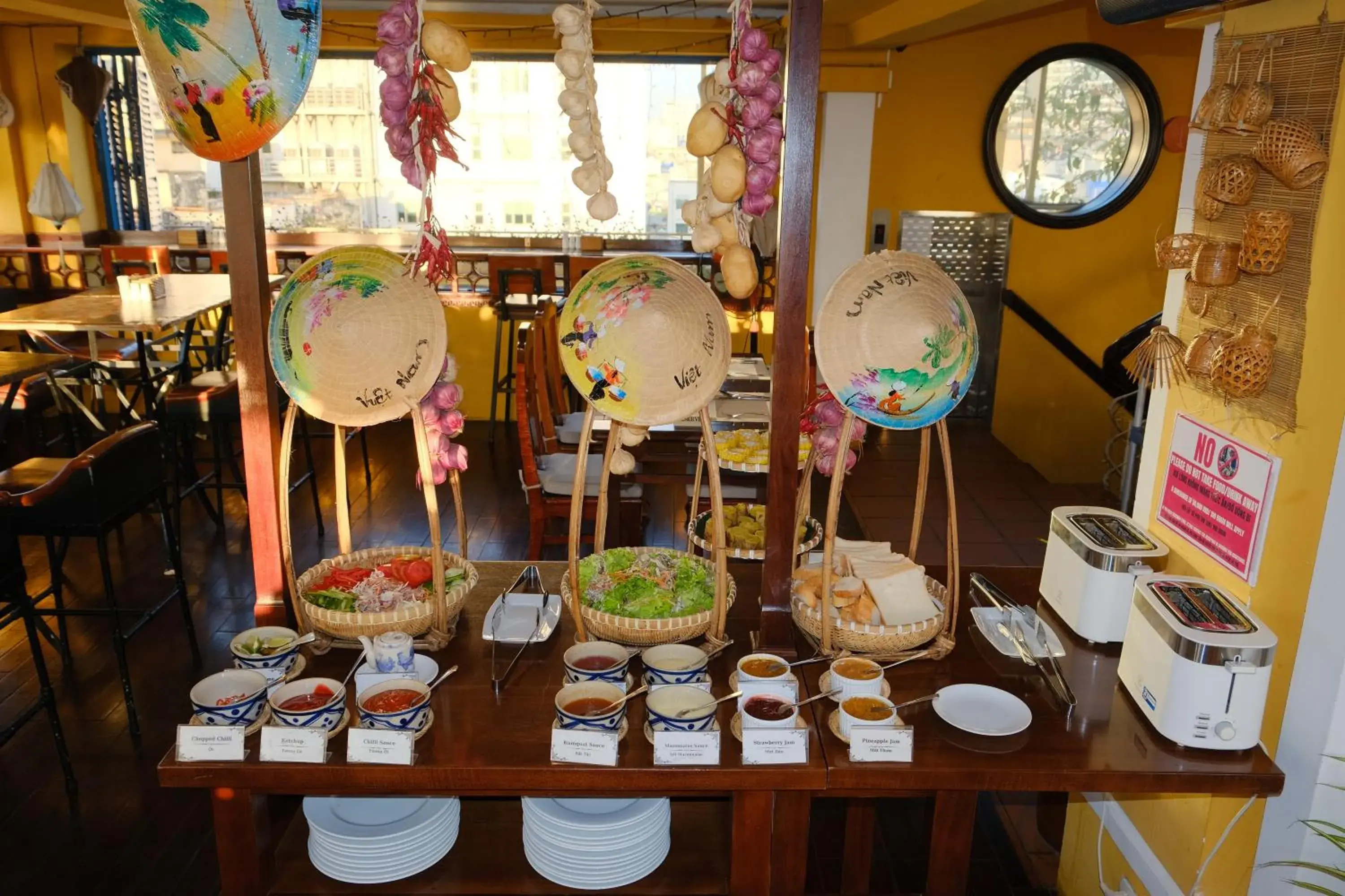 Restaurant/places to eat in Duc Vuong Saigon Hotel - Bui Vien Restaurant/places to eat in Duc Vuong Saigon Hotel - Bui Vien