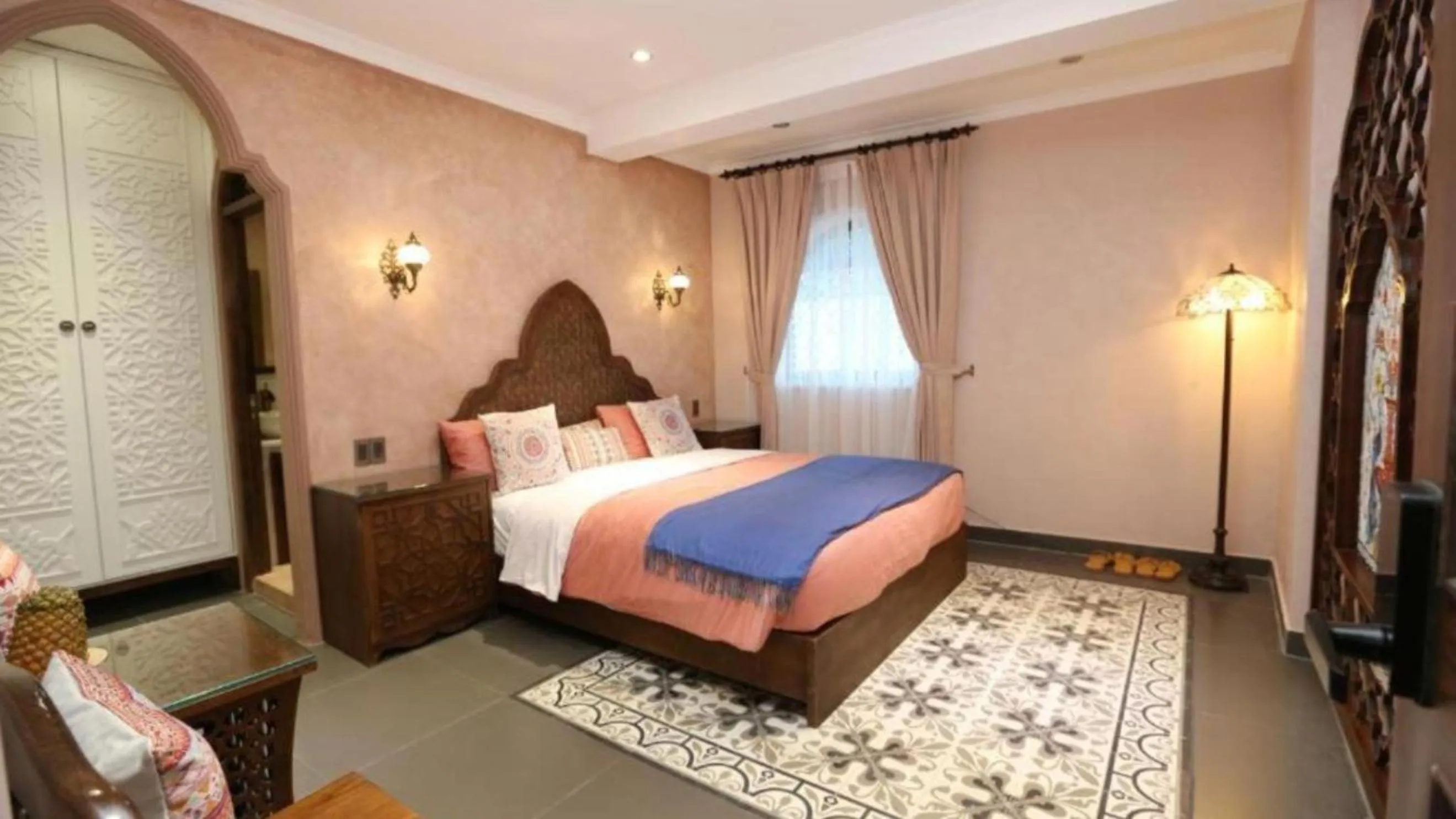 Bed in Duc Vuong Saigon Hotel - Bui Vien